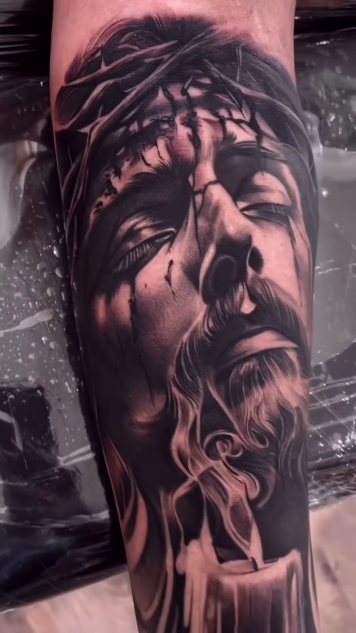 Jesus christ and crown of thorns realism tattoo by Erick Gutierrez, Las Vegas, Nevada