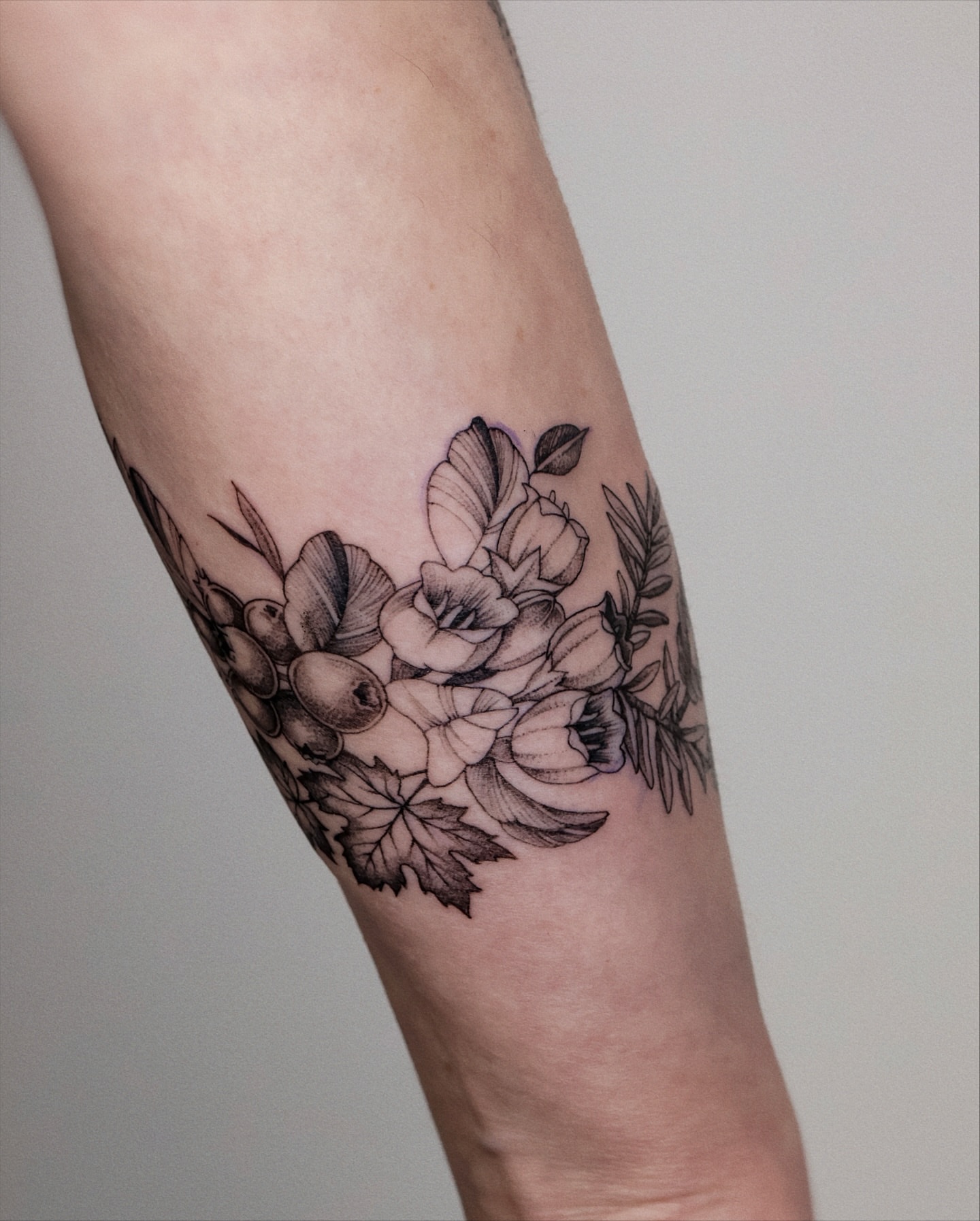 Tattoo by @yulight_tattoo — black_and_grey