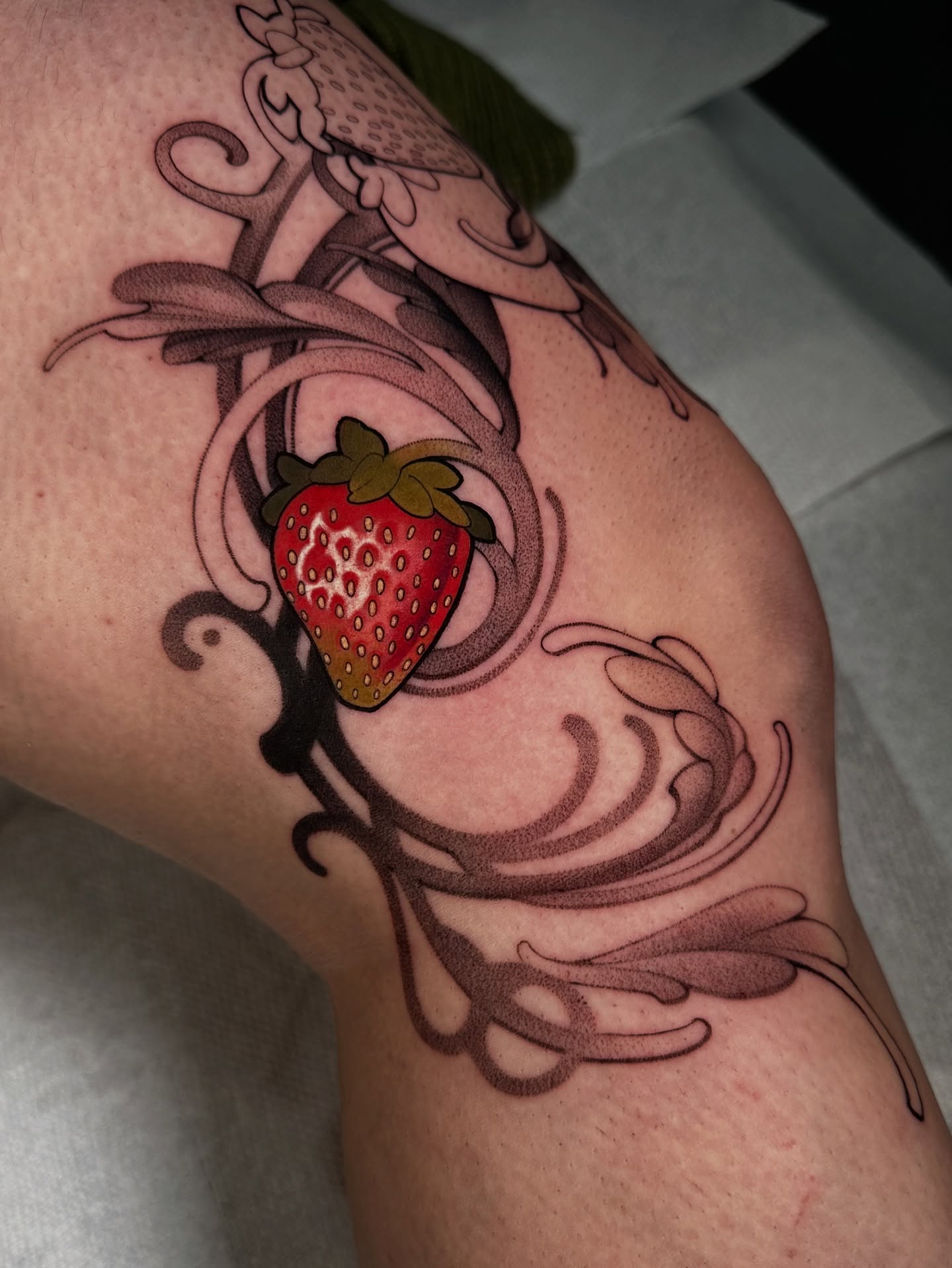 Tattoo by @burtsbenis — black_and_grey