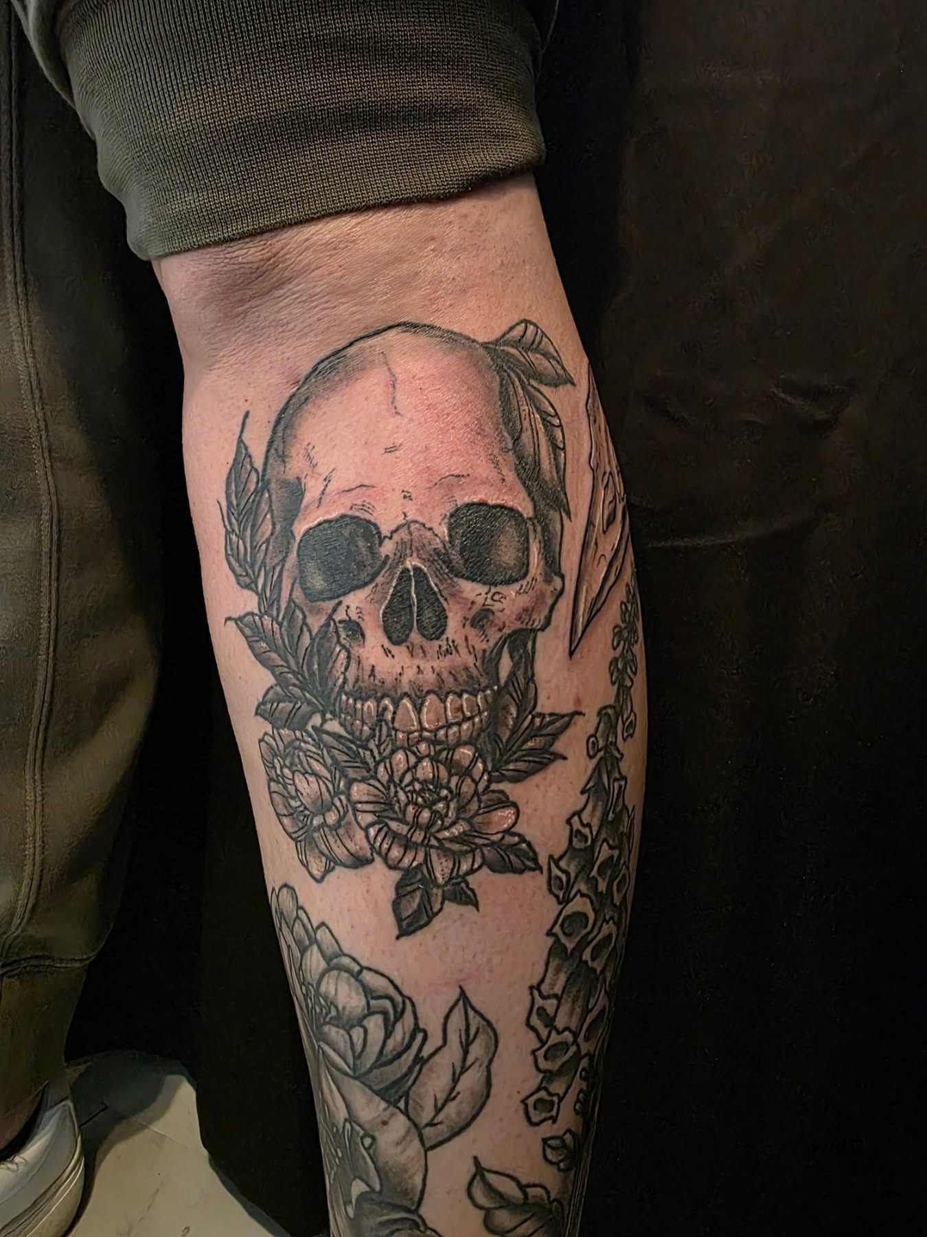 Tattoo by @lmwtattoos โ black_and_grey