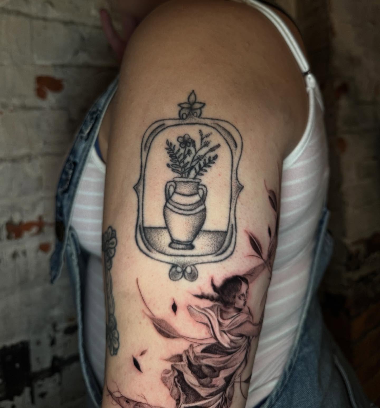 Flower vase black and grey tattoo on the thigh by Isabel Smith🦋🕷️
