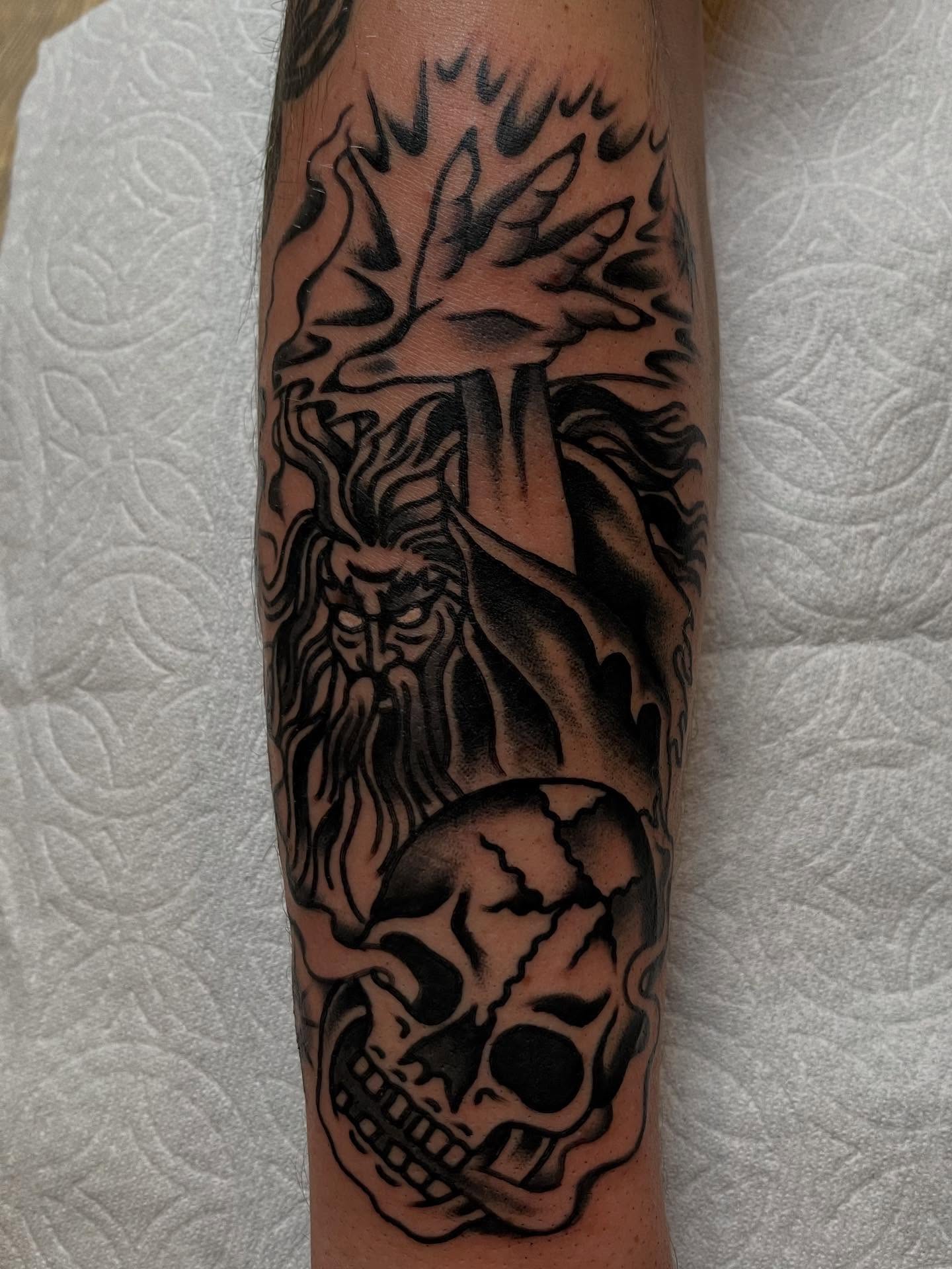 Tree and skull dark realism tattoo on the forearm by Eli Bernal