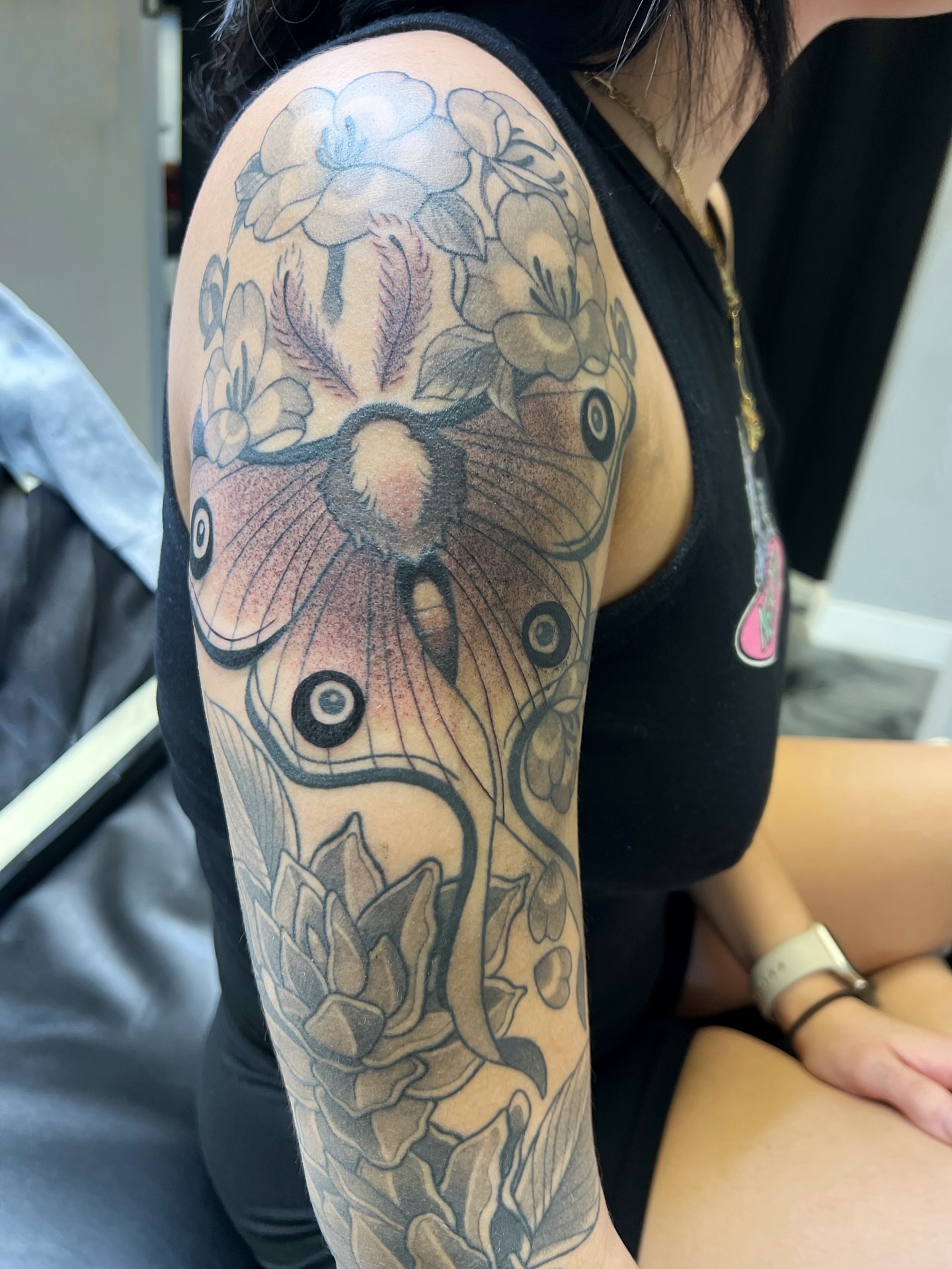 Tattoo by @zoeysageink — dotwork, japanese_irezumi