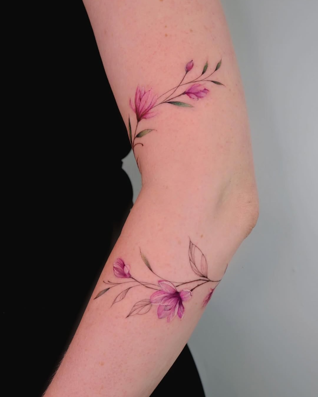 Flowers watercolor tattoo on the forearm by Thin line and color TATTOO.