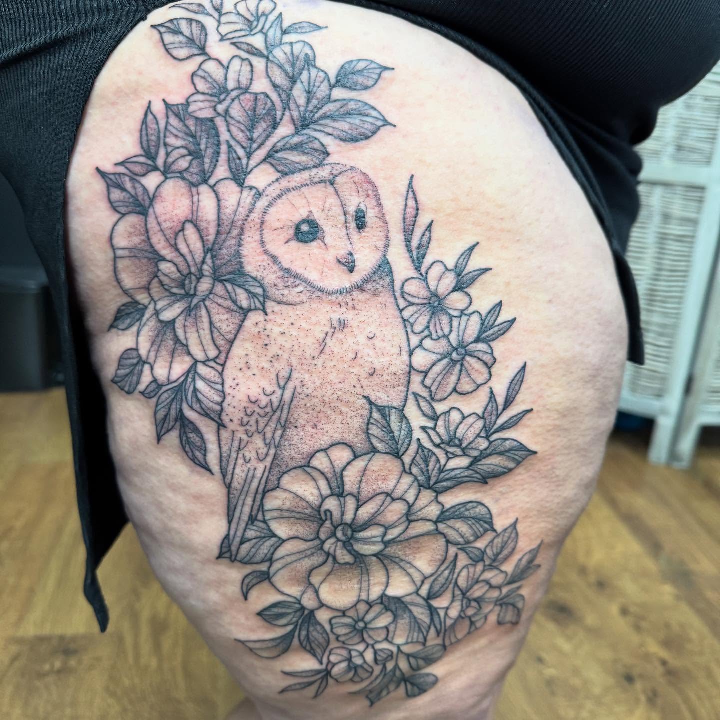 Owl and floral black and grey tattoo on the thigh by Erica Rose π€