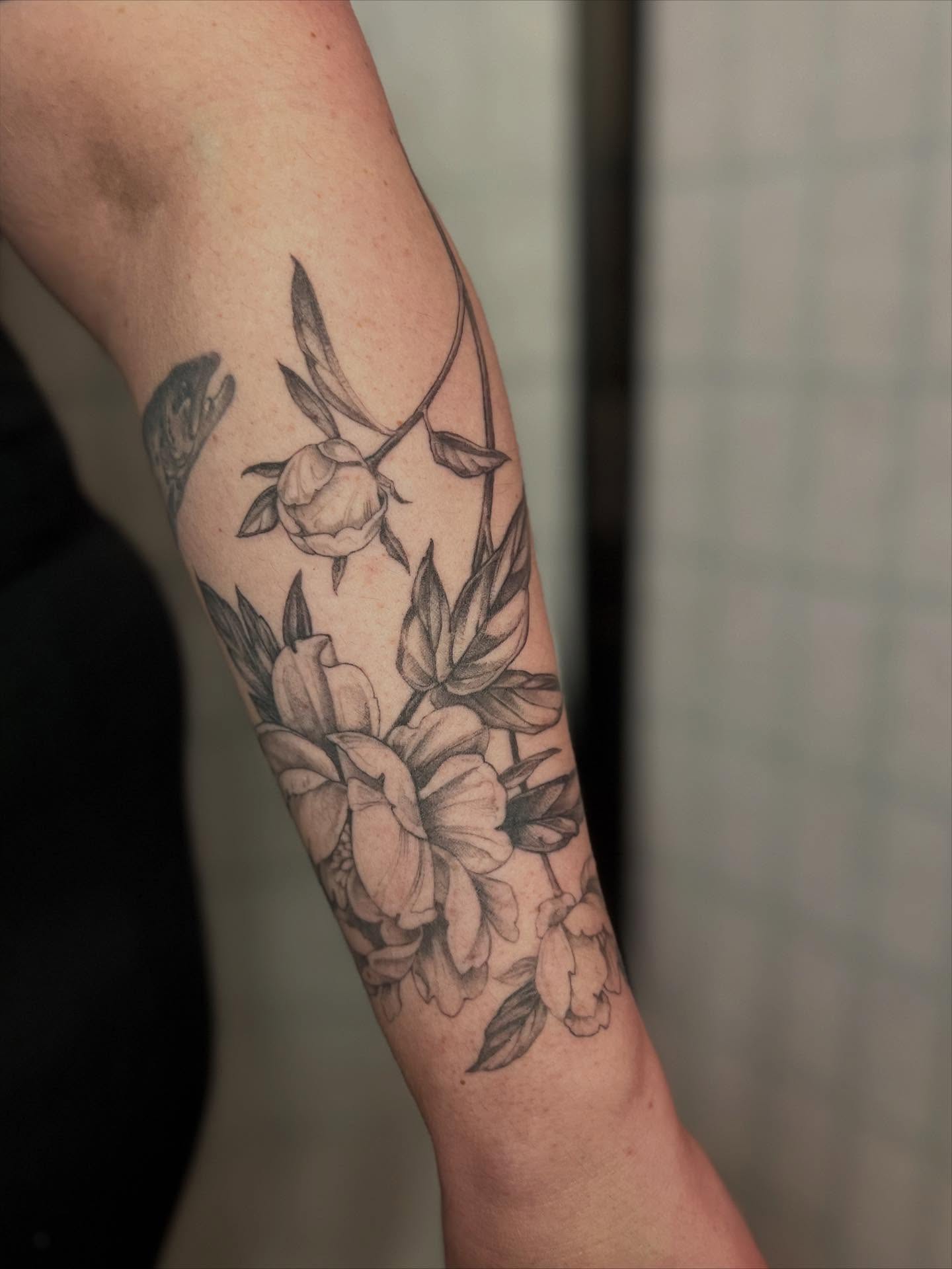Tattoo by @zoeloutattoo — black_and_grey