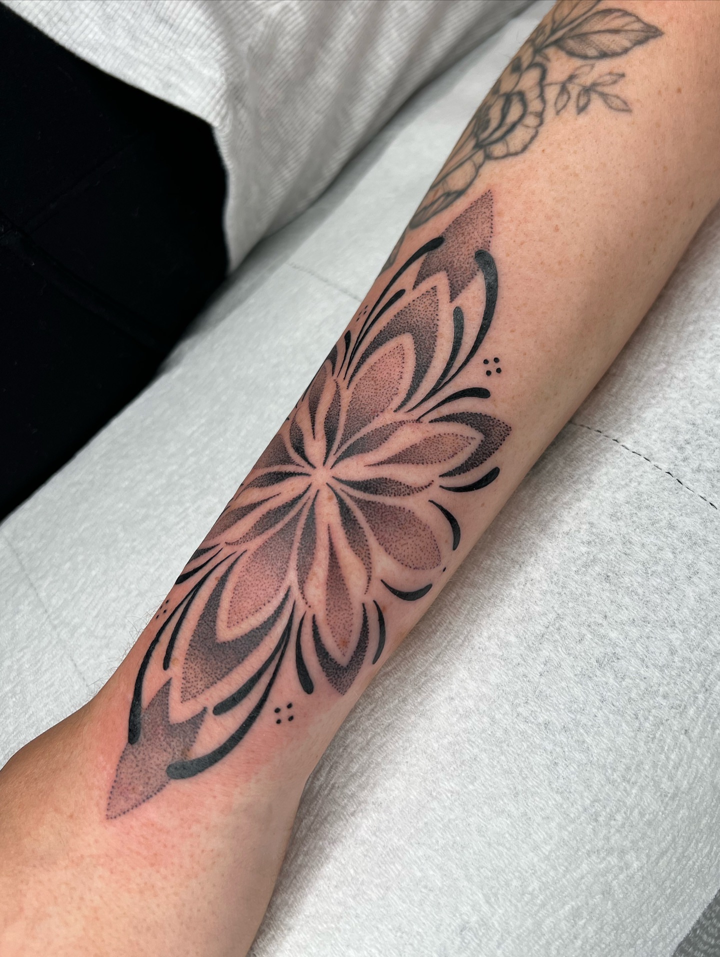 Flower black and grey tattoo on the forearm by 𝔐𝔦𝔠𝔥𝔢𝔩𝔩𝔢 ℭ𝔥𝔞𝔪𝔢𝔯𝔩𝔦𝔨