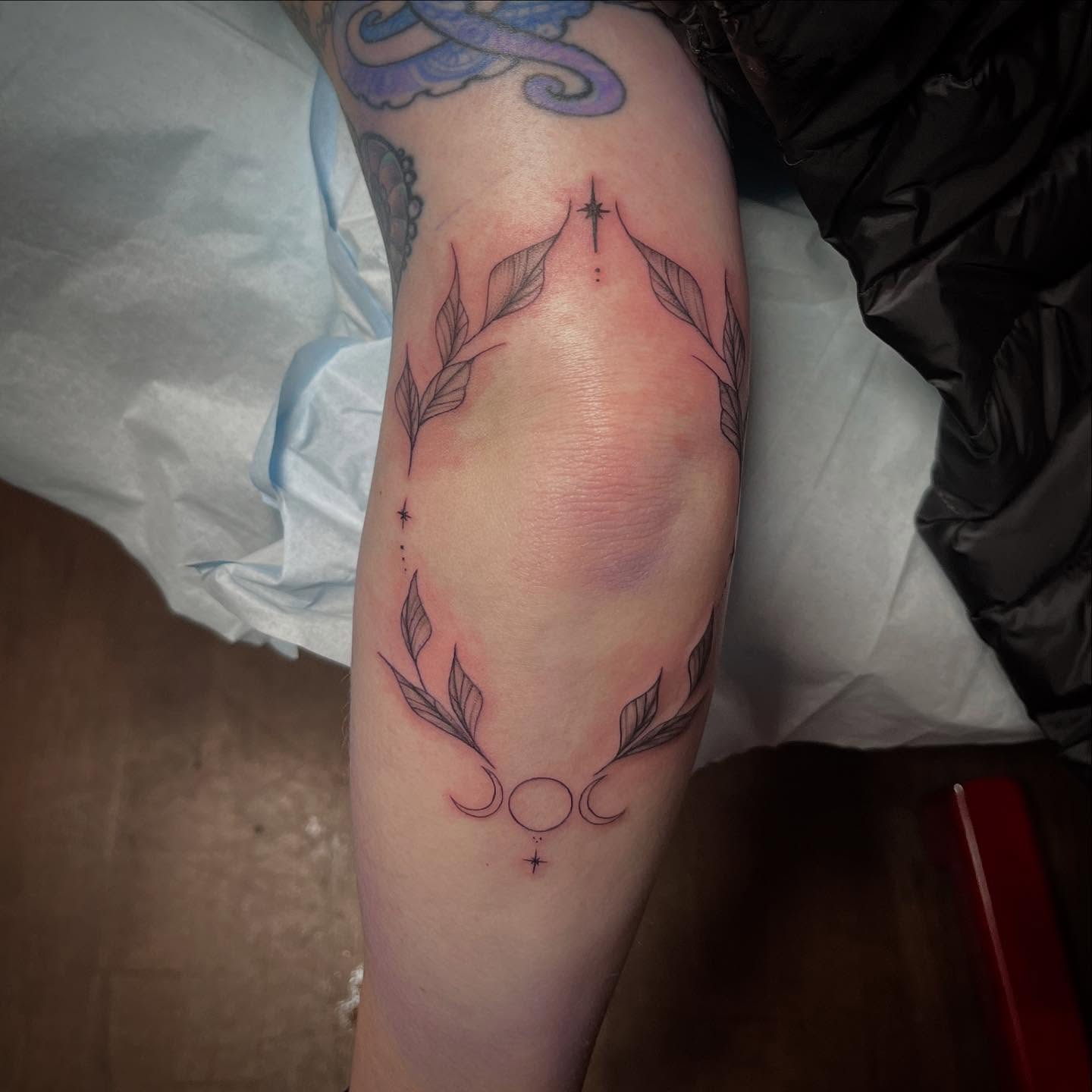 Tattoo by @shelly.elissa.tattoos — geometric, minimalist