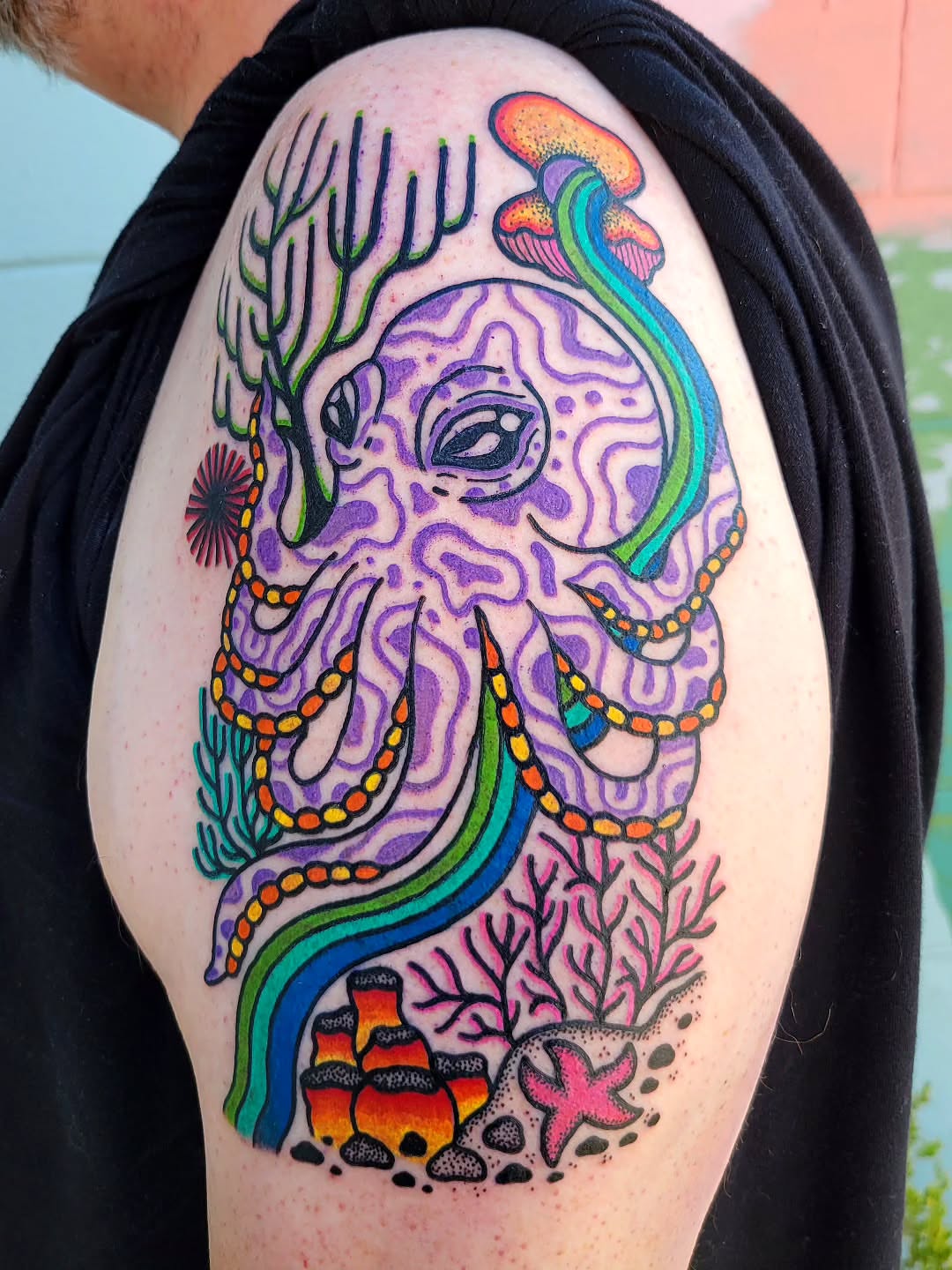 Octopus new school tattoo on the shoulder by Cat Wong意藝
