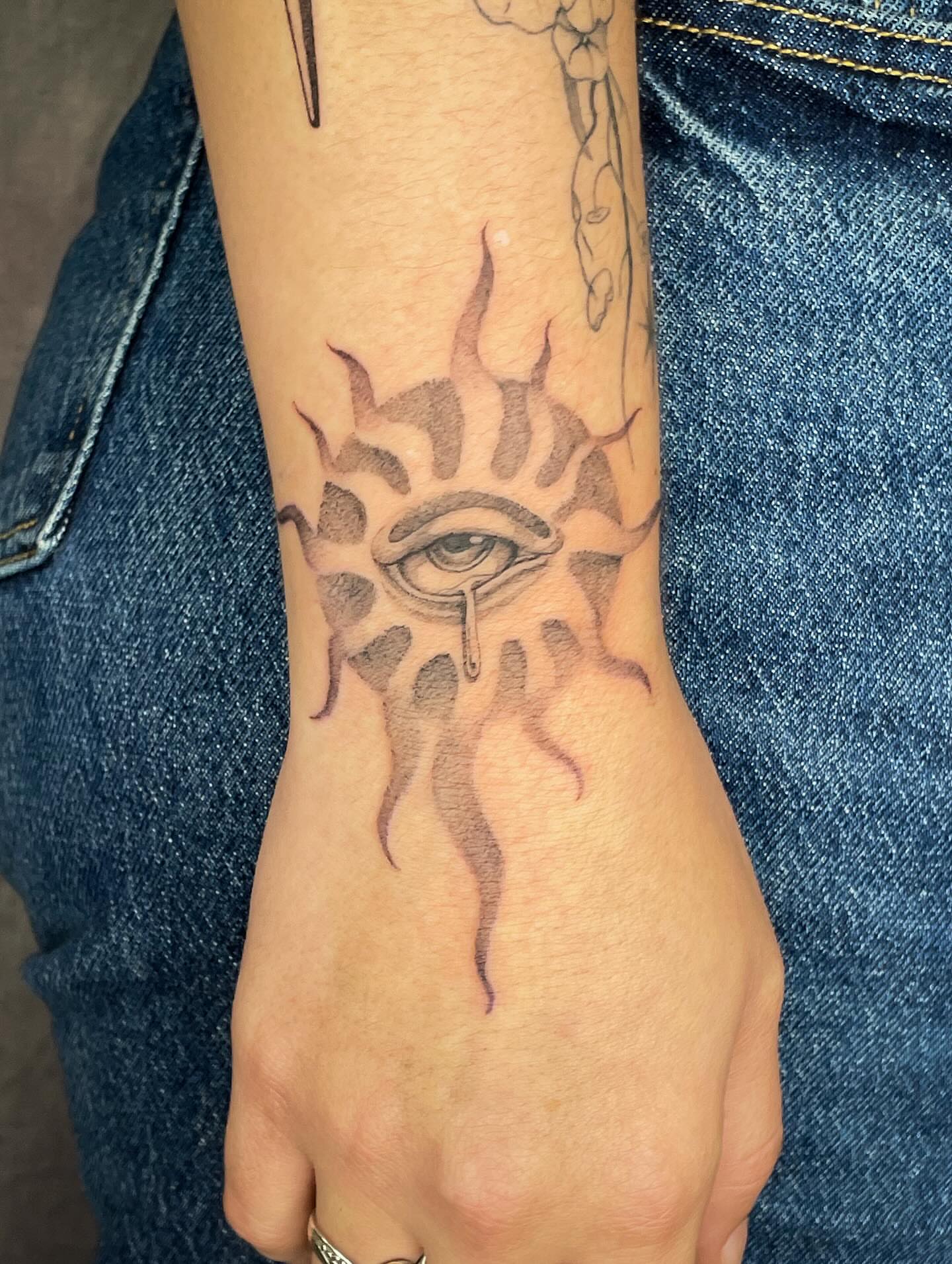 Tattoo by @whatreiley β black_and_grey