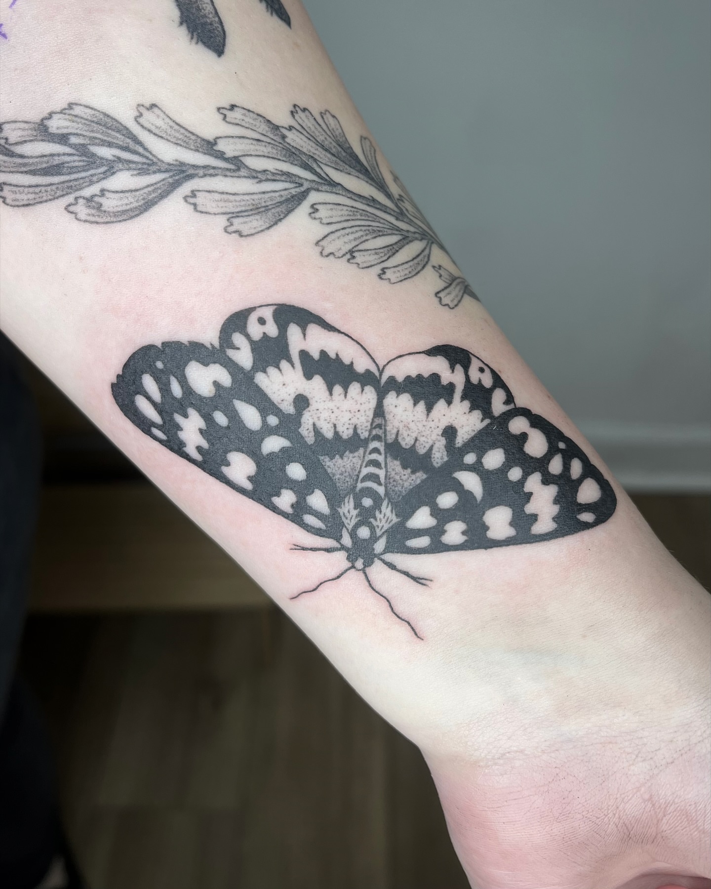Tattoo by @siltyloamtattoo — black_and_grey