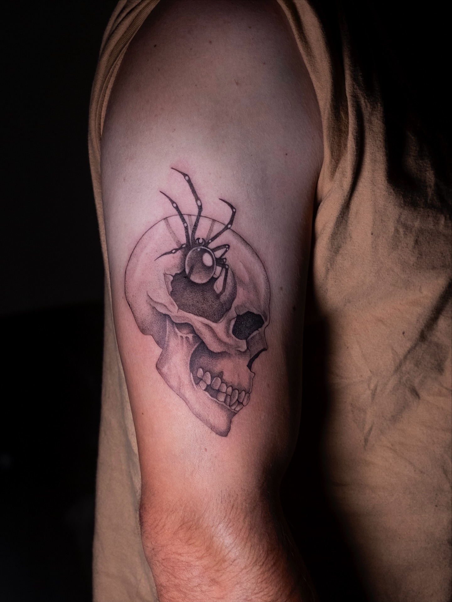 Tattoo by @guritattedyou — black_and_grey, realism
