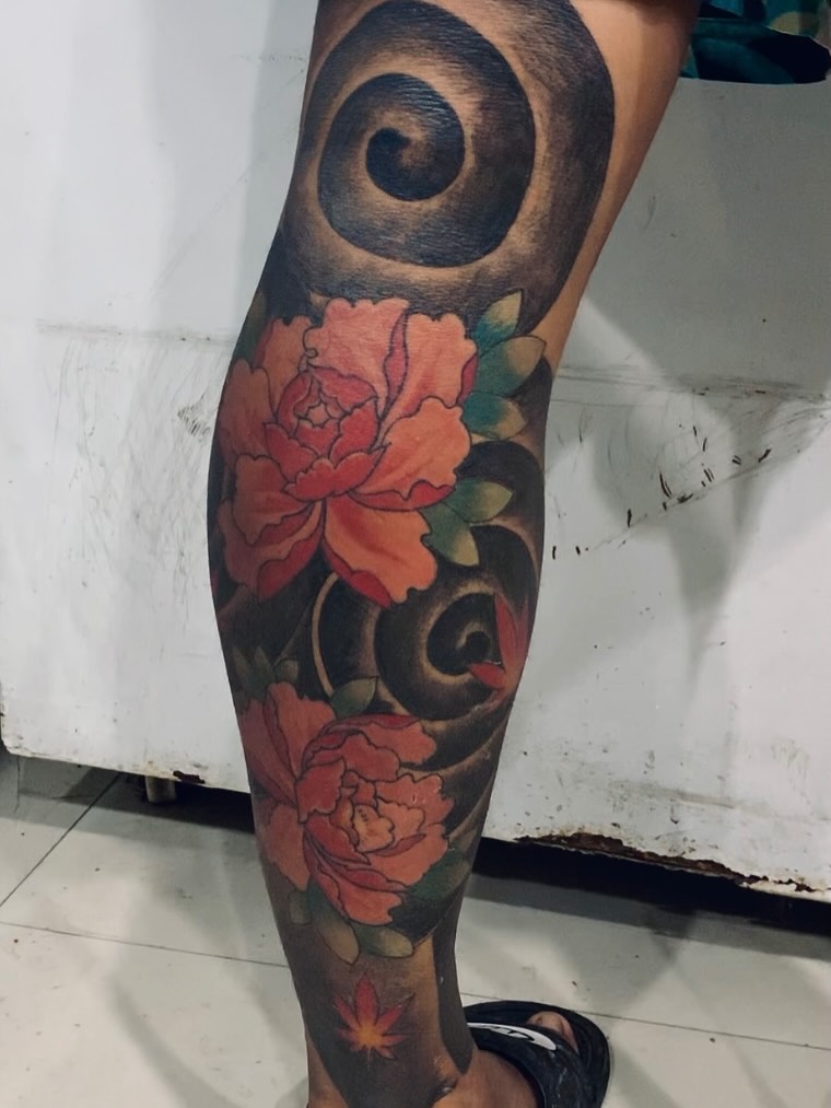 Peony flowers and spiral American traditional tattoo on the calf by Gerd thINK_TATTOO