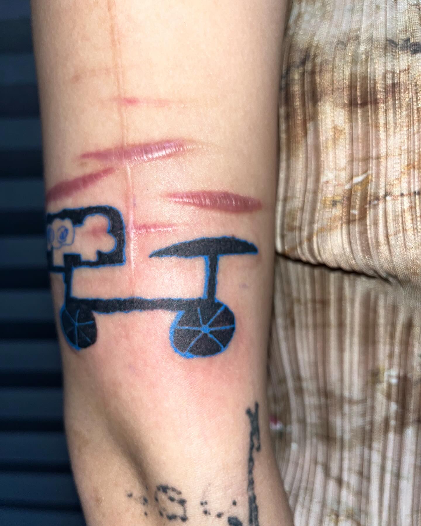 Tattoo by @allmyfeelingwerefake — geometric