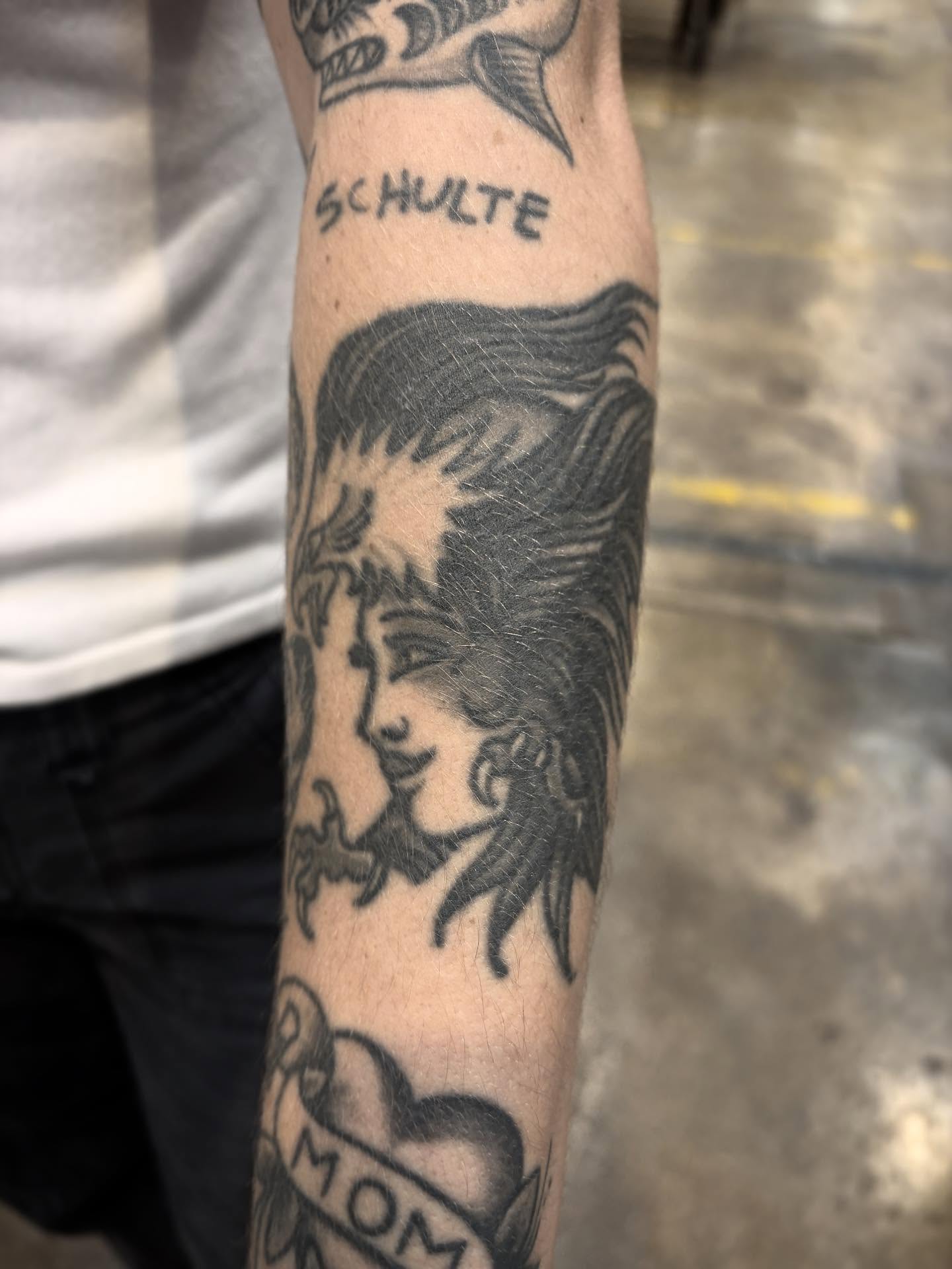 Woman with sunburst black and grey tattoo on the forearm by ๐๐ซ๐ข๐ ๐๐ฅ๐ญ๐จ๐ง๐๐ง