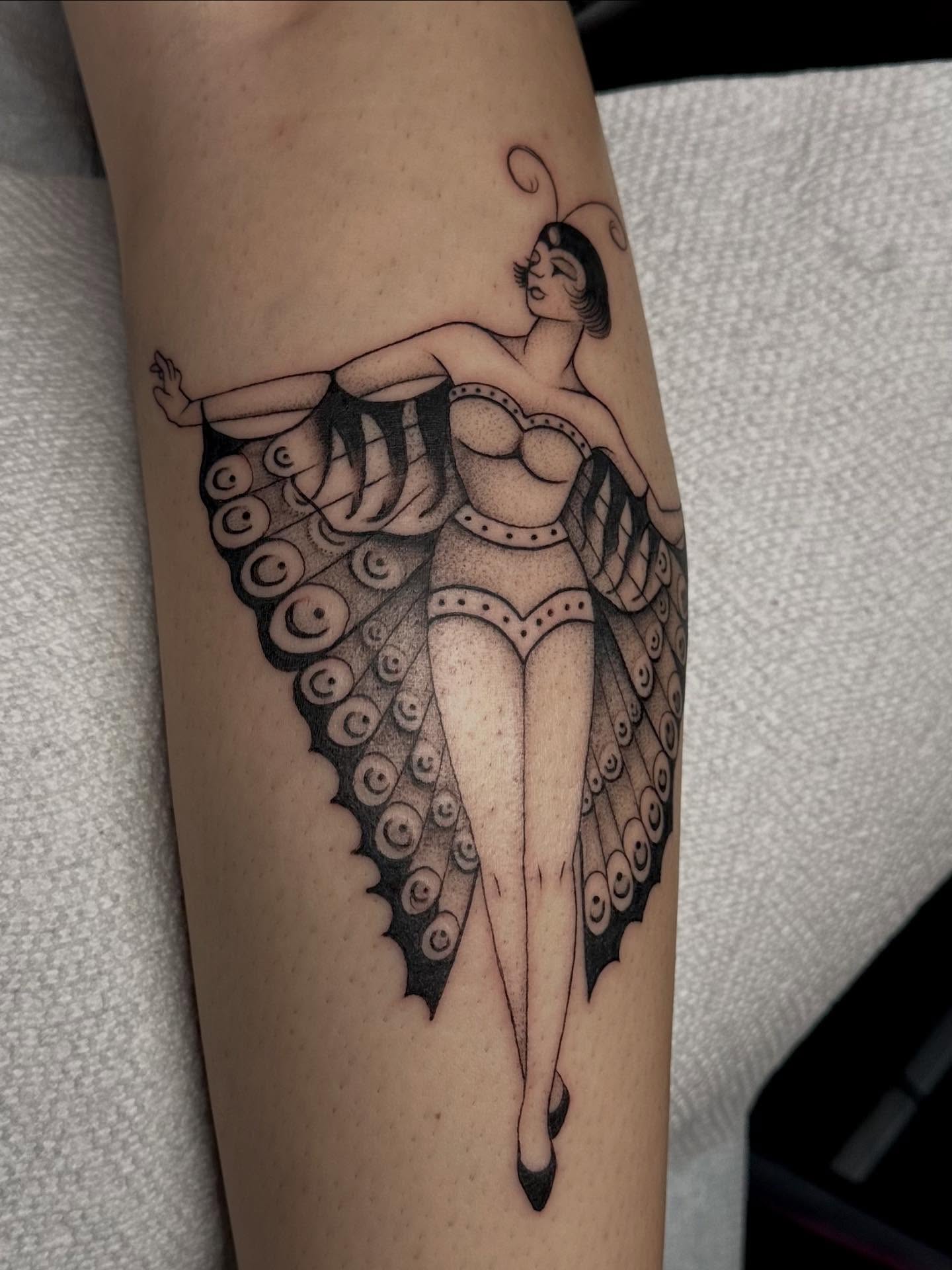 Mermaid realism tattoo on the forearm by Lia Massari