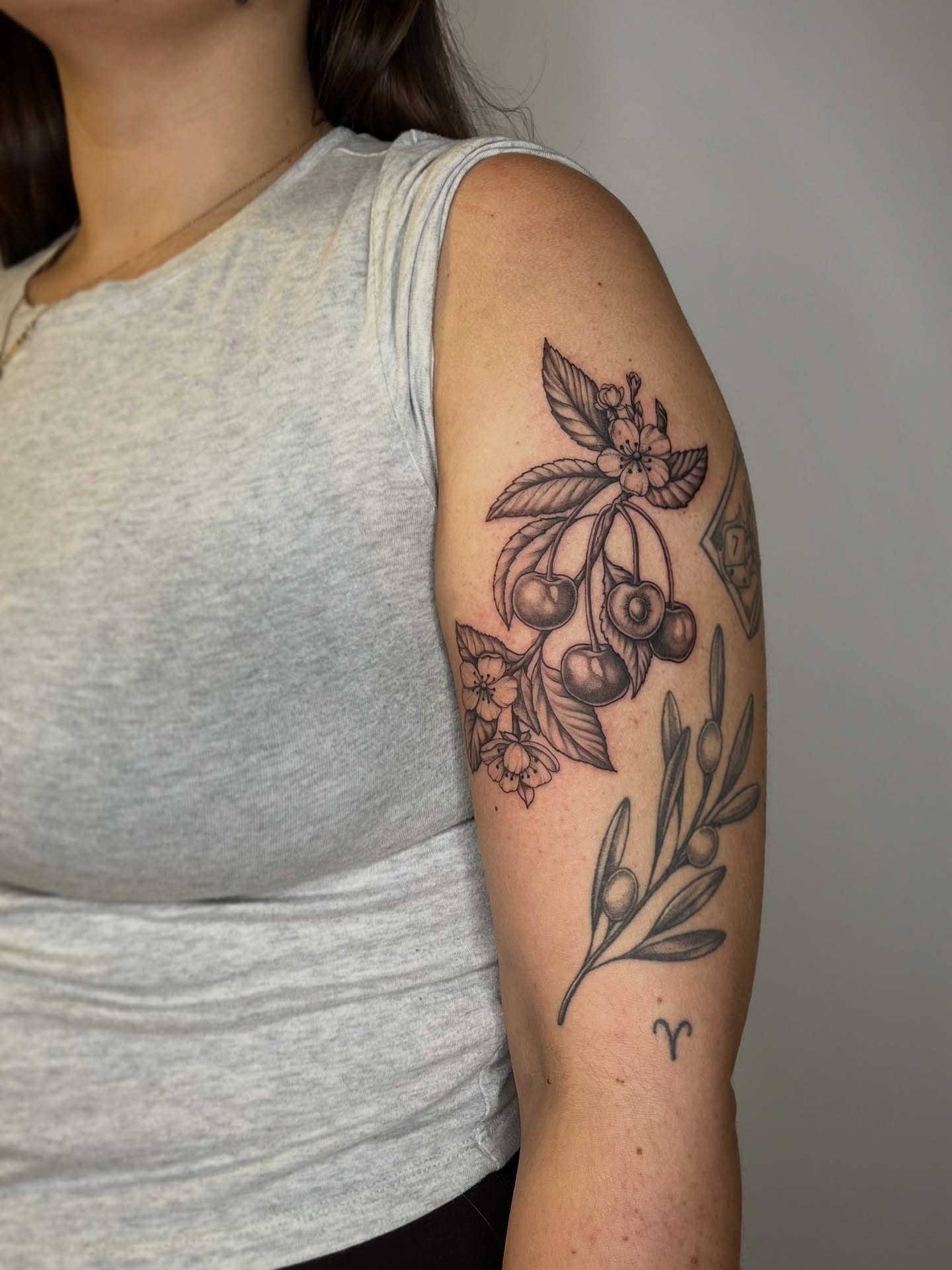 Tattoo by @leneya__valenti β black_and_grey