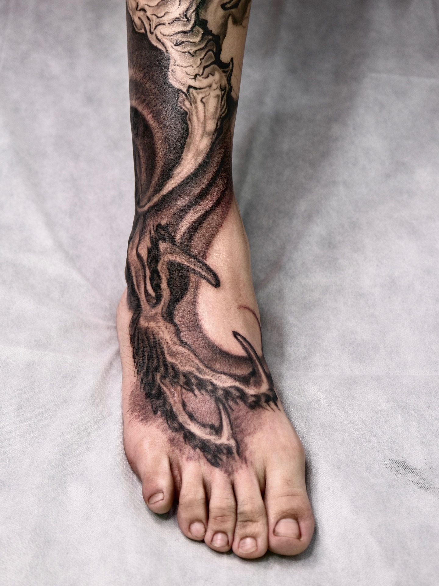 Abstract flame realism tattoo on the foot by 睿刺造物