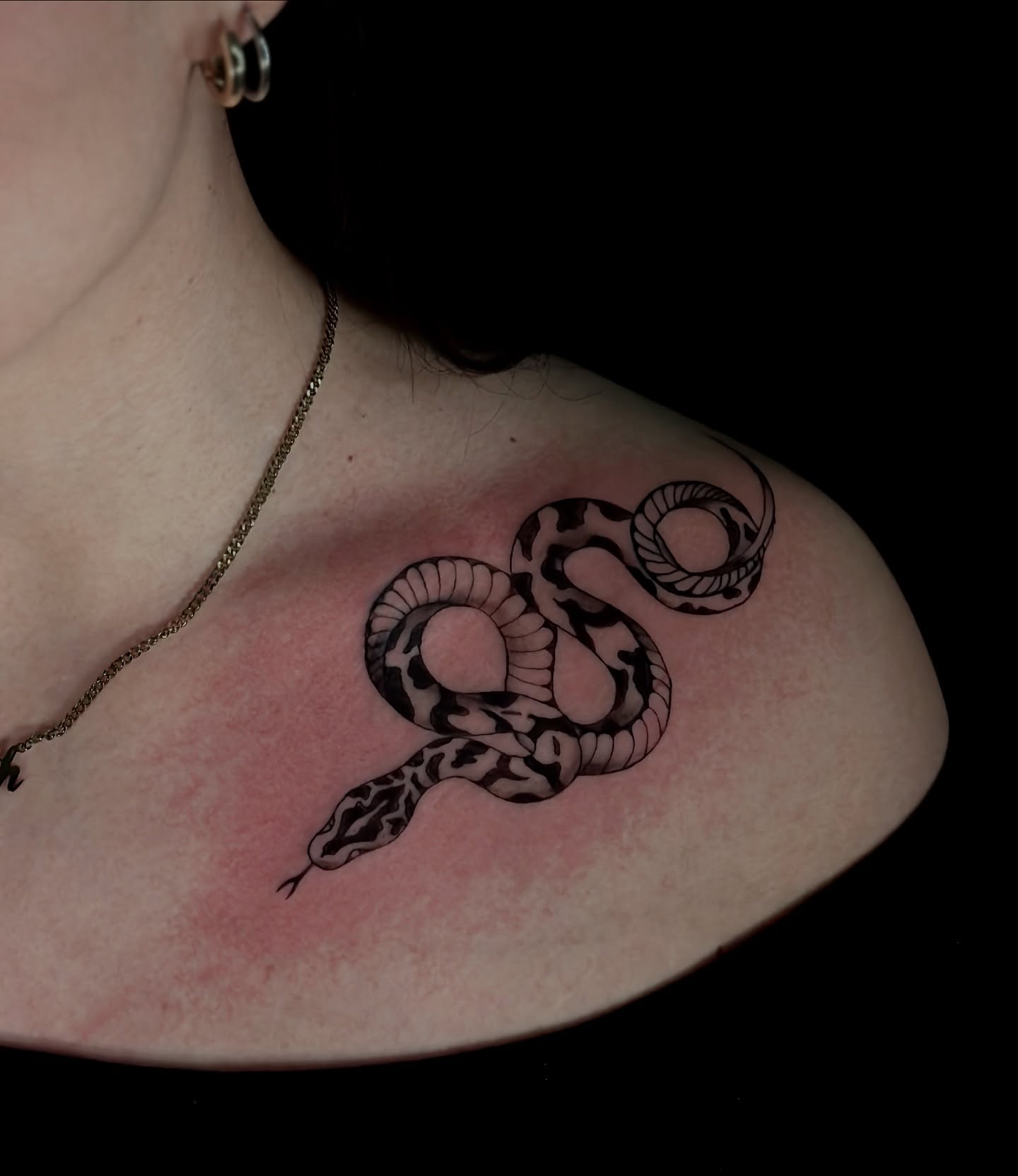 Snake black and grey tattoo on the shoulder by πΎππ π π·ππ πππππ πΏπππππ π¬πππππ
