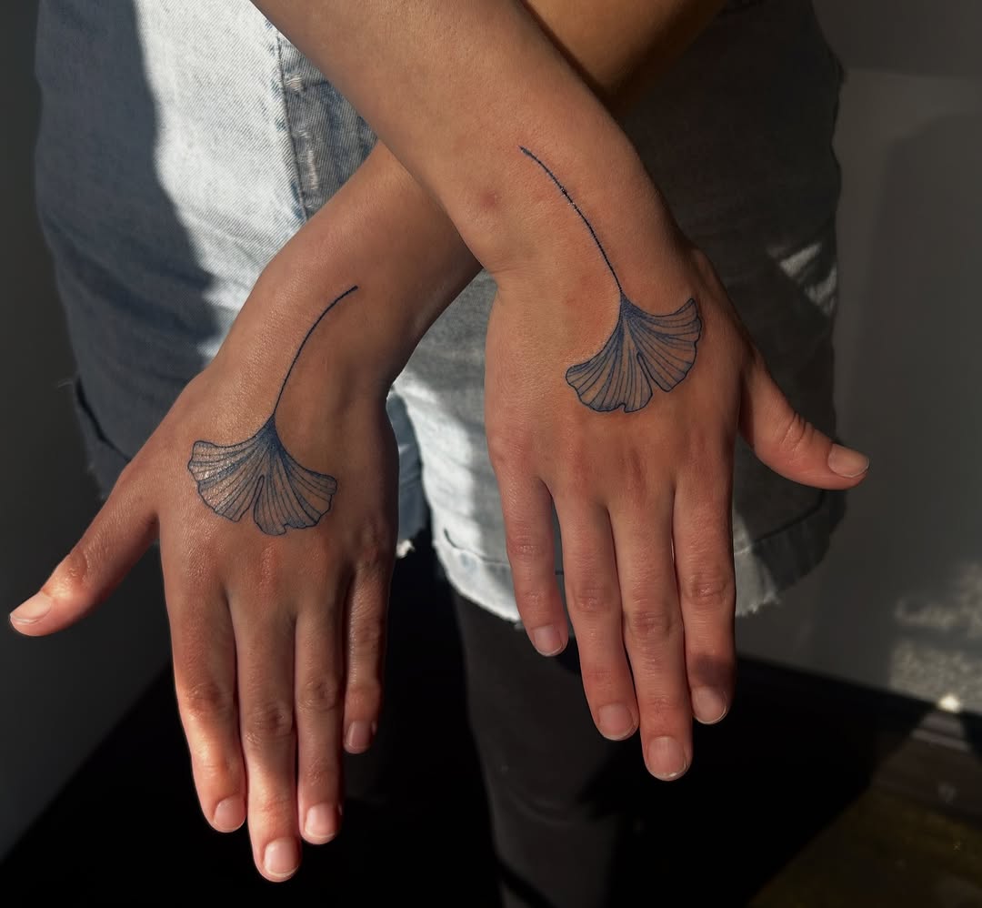 Tattoo by @cherrrywavees — fine_line, minimalist