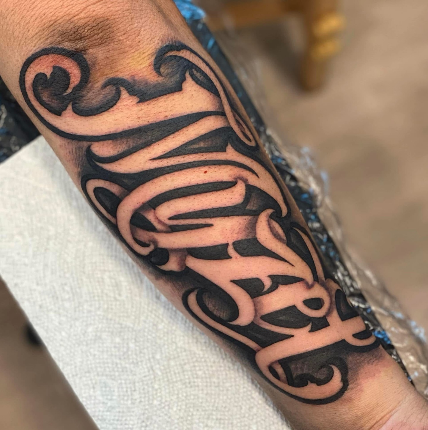 Scrollwork tribal tattoo on the forearm by Lex Miranda