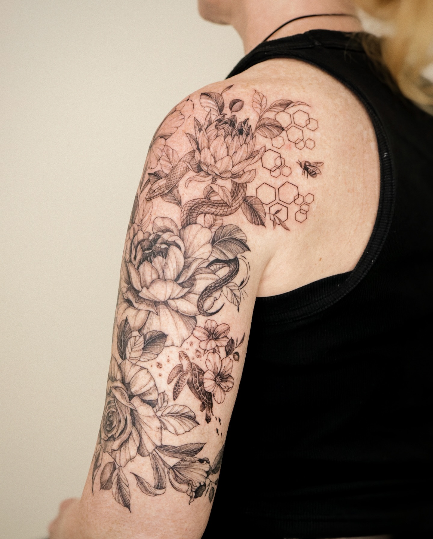 Tattoo by @yulight_tattoo — black_and_grey, geometric