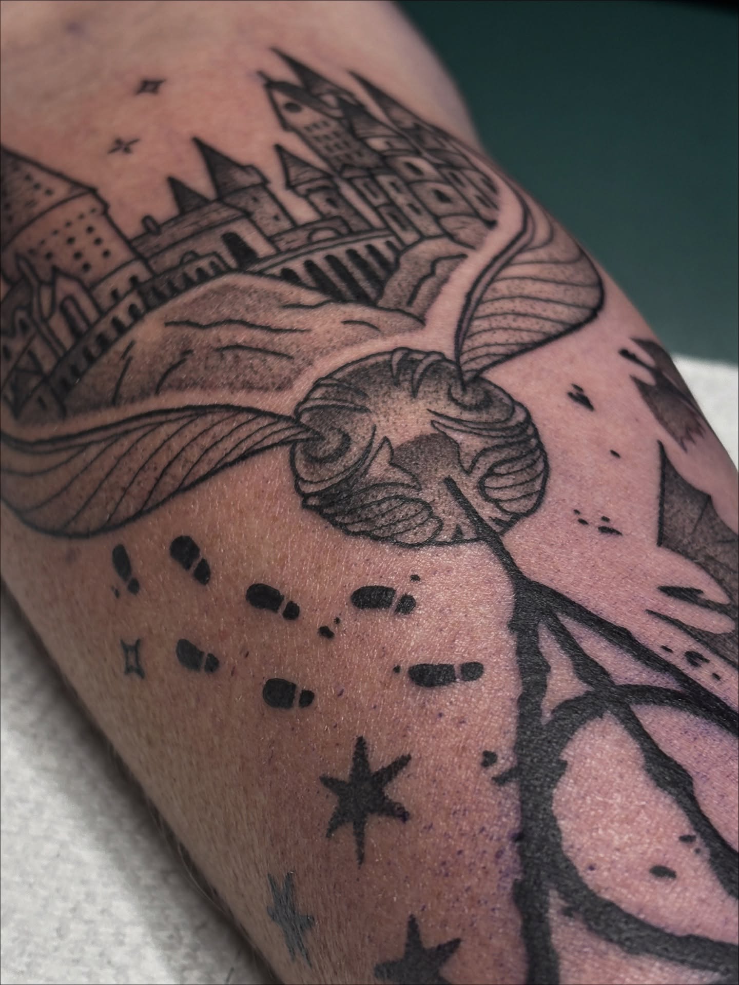 Tattoo by @hhaylayy — black_and_grey
