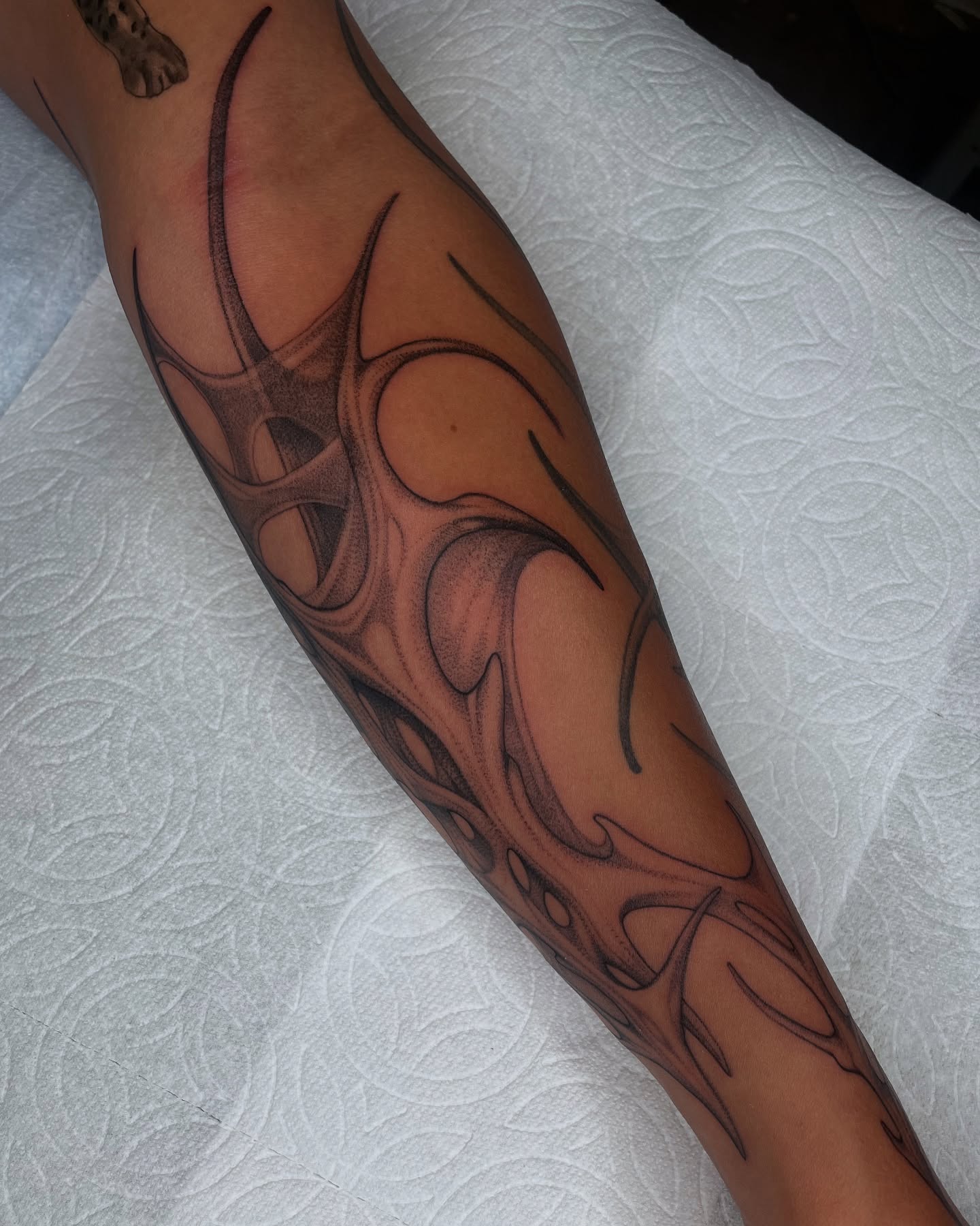 Flame design dotwork tattoo on the forearm by 𝕮𝖆𝖗𝖔𝖑𝖎𝖓𝖊 𝕽𝖆𝖊 𝕽𝖔𝖇𝖎𝖓𝖘𝖔𝖓, Los Angeles, California