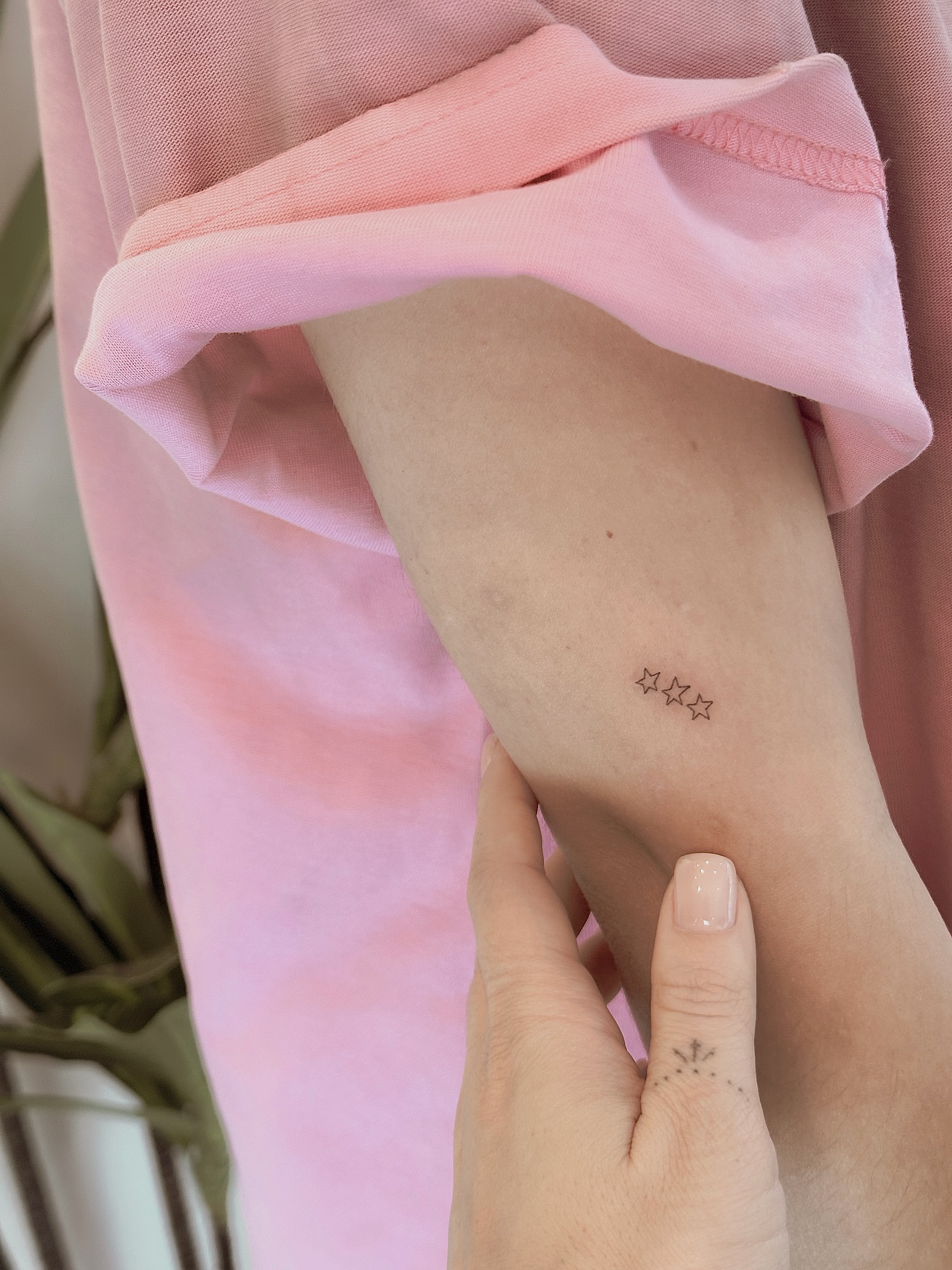 Stars fine line tattoo on the forearm by Yuli Noama