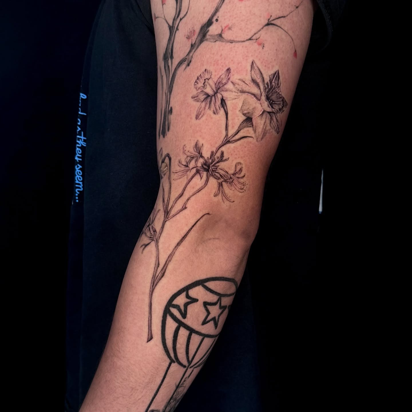 Flowers and branches black and grey tattoo on the forearm by josselyn ☪︎