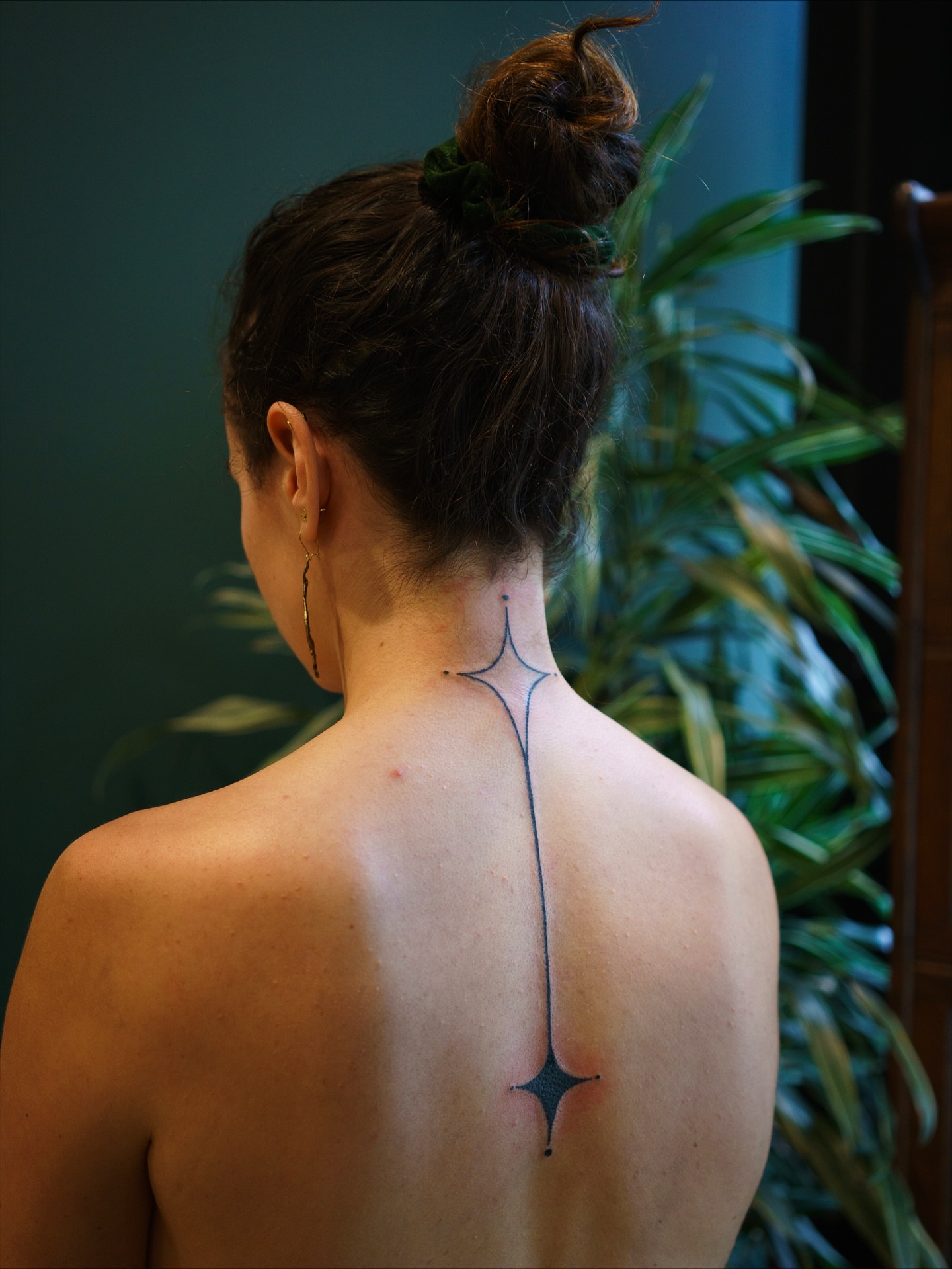Geometric design geometric tattoo on the back by 思Stacy