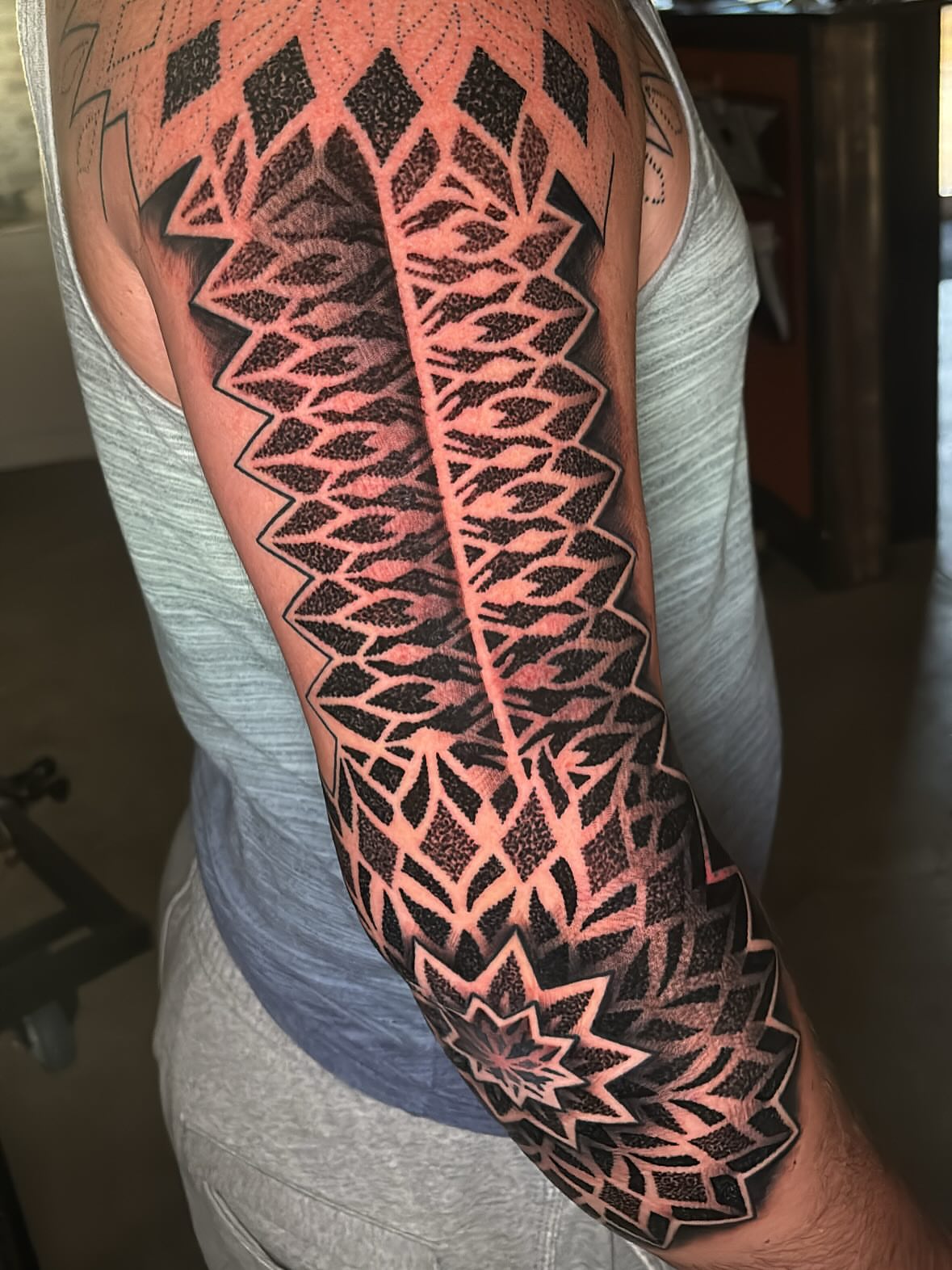 Tattoo by @kee.tattoos — dotwork, geometric