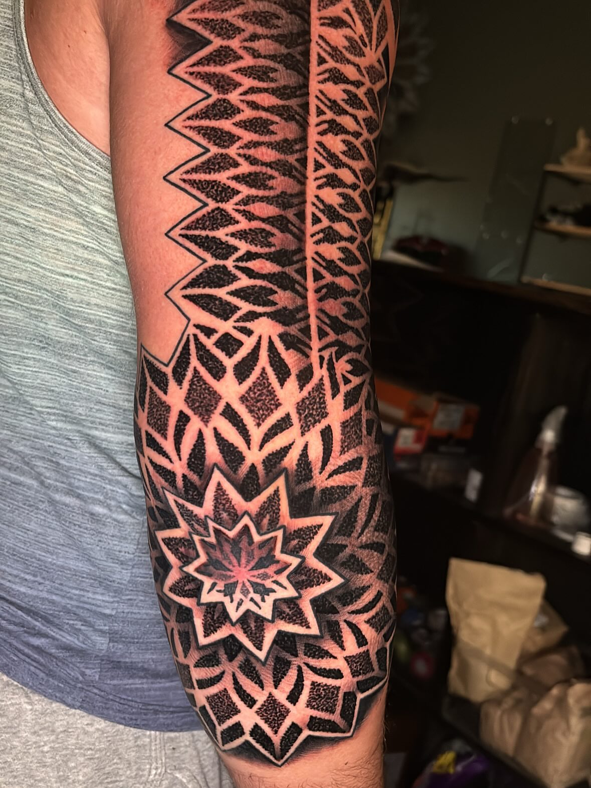 Tattoo by @kee.tattoos — dotwork, geometric
