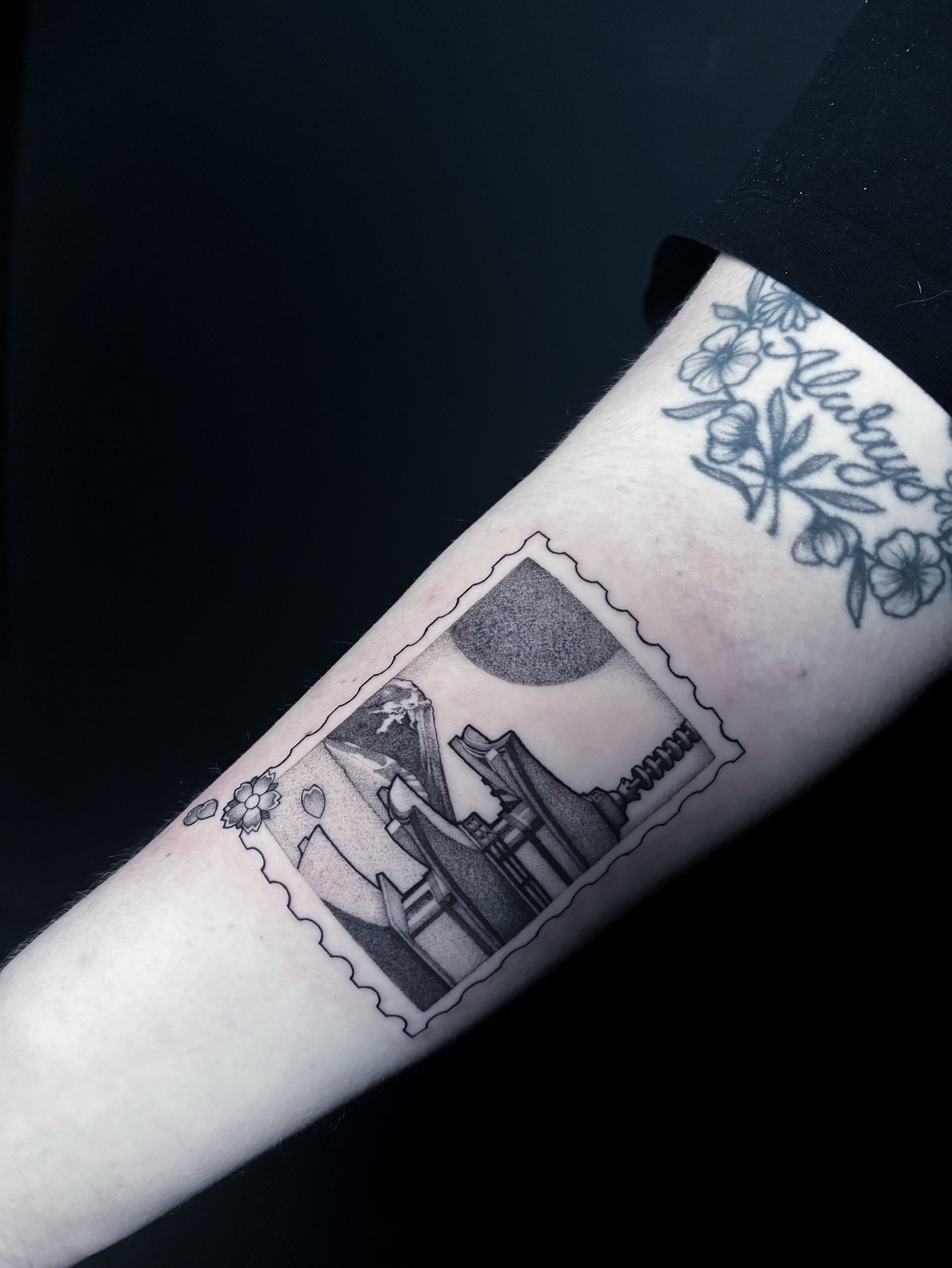 Tattoo by @noahdangink — black_and_grey