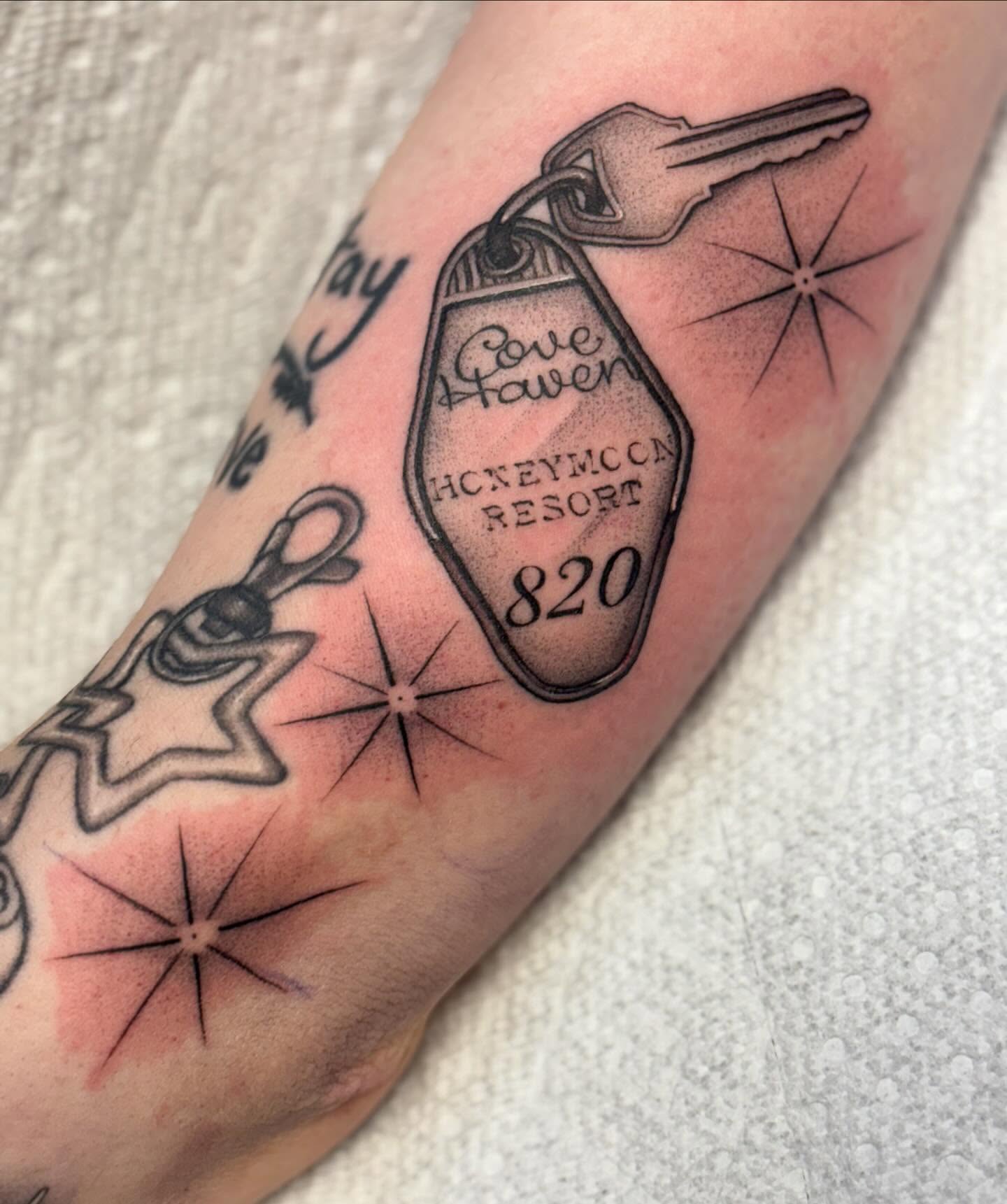 Keychain black and grey tattoo on the forearm by Storm