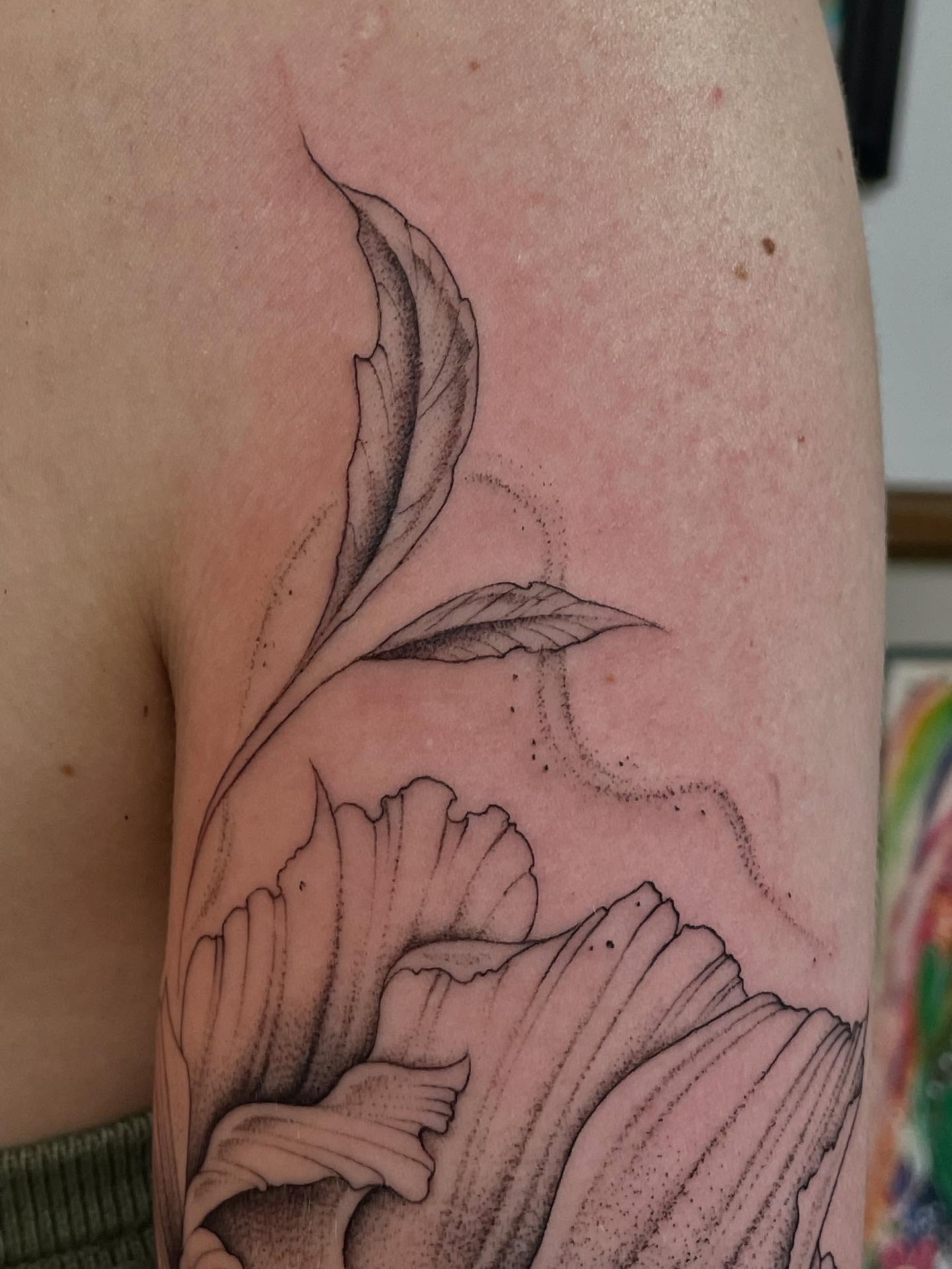 Flower black and grey tattoo on the upper arm by Marjeline González🌈🌞