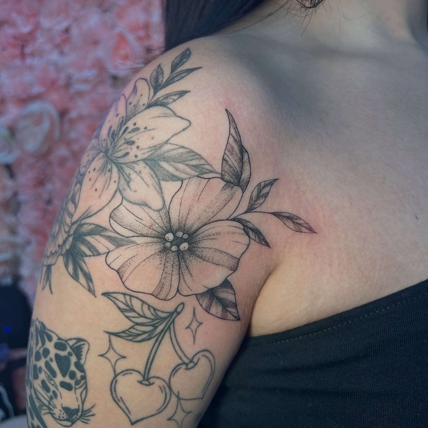 Flowers and hearts dotwork tattoo on the shoulder by 𝒱𝒽𝓎𝓍𝒾𝓃