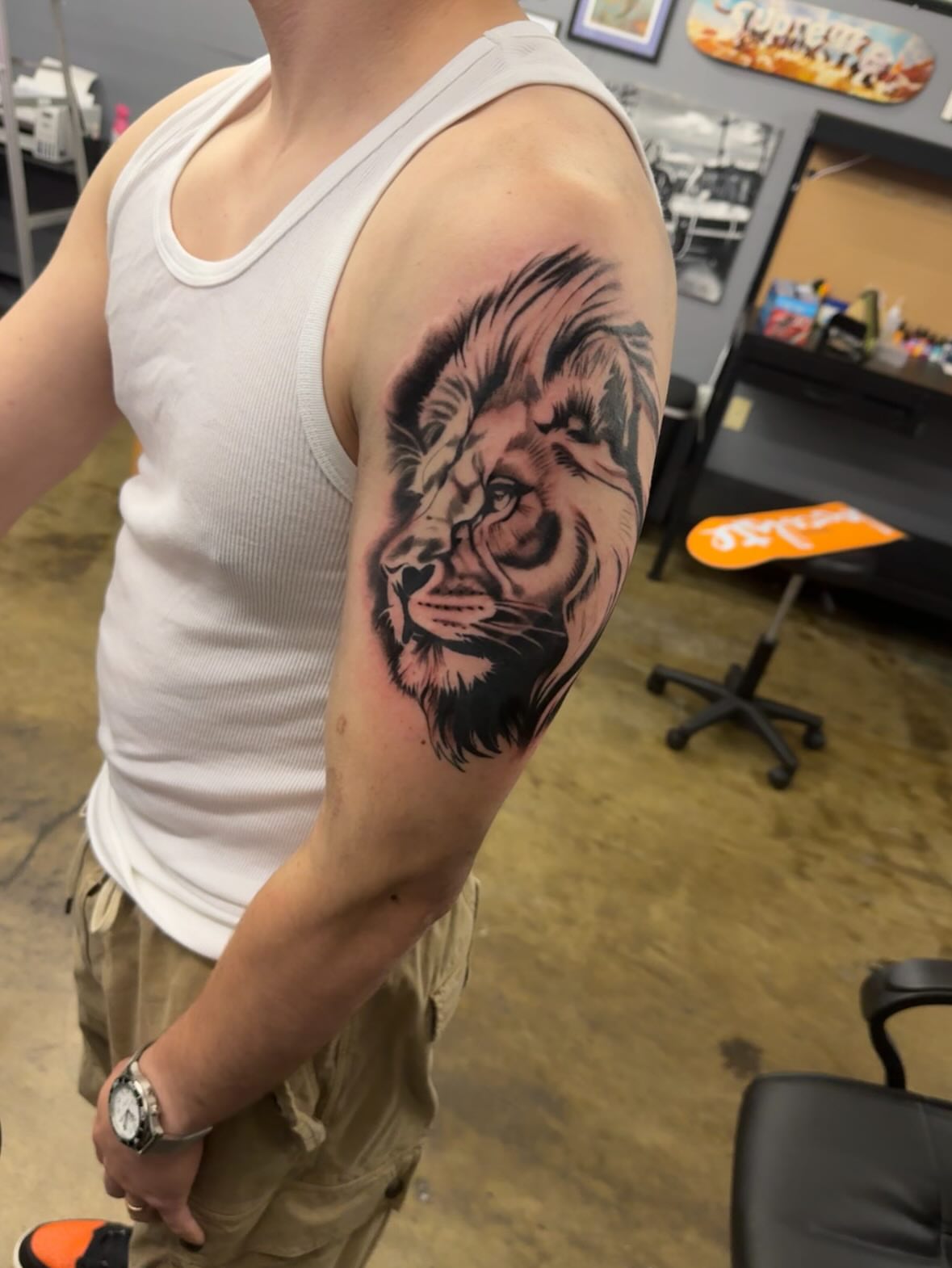 Lion realism tattoo on the forearm by Willi Tattoos👹