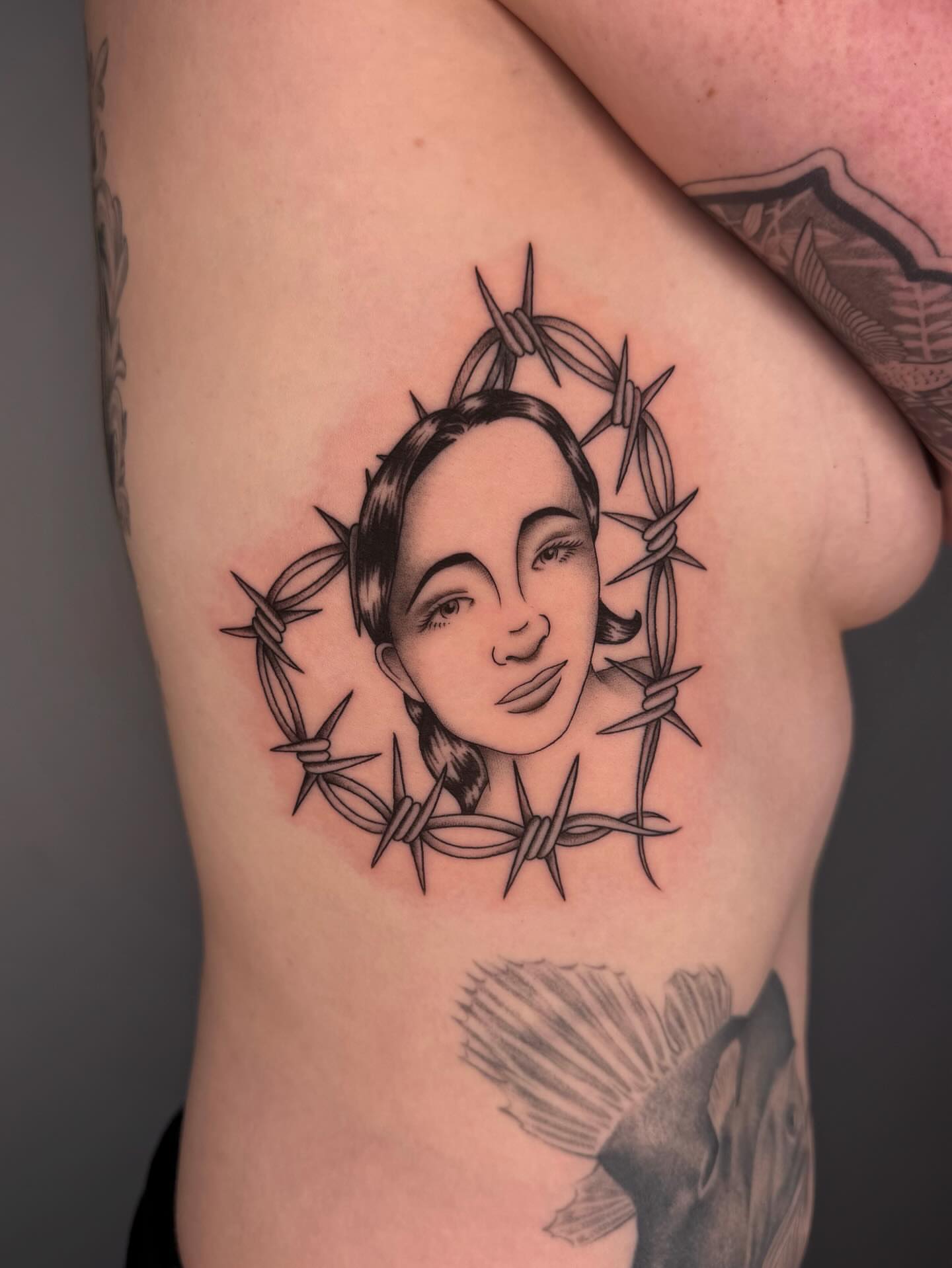 Barbed wire crown black and grey tattoo on the ribs by Maddie Hammell