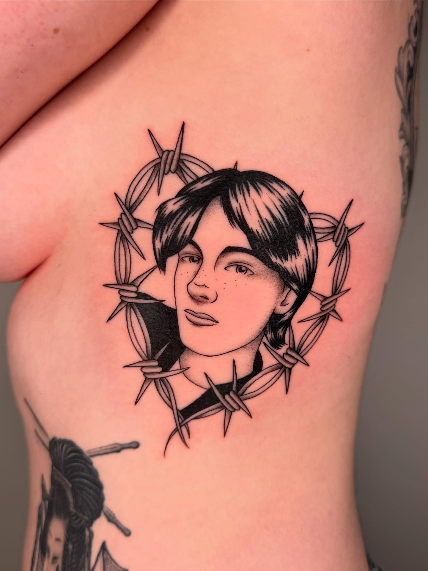 Barbed wire crown realism tattoo on the ribs by Maddie Hammell