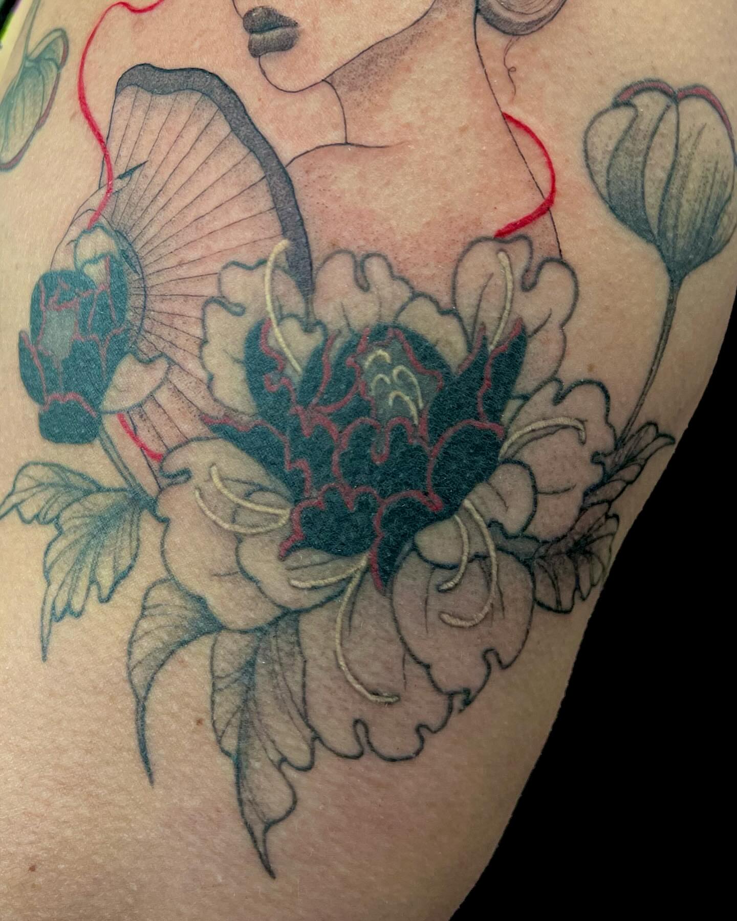 Floral bouquet American traditional tattoo on the shoulder by 𝖑𝖎𝖑 𝖗𝖎𝖘𝖘