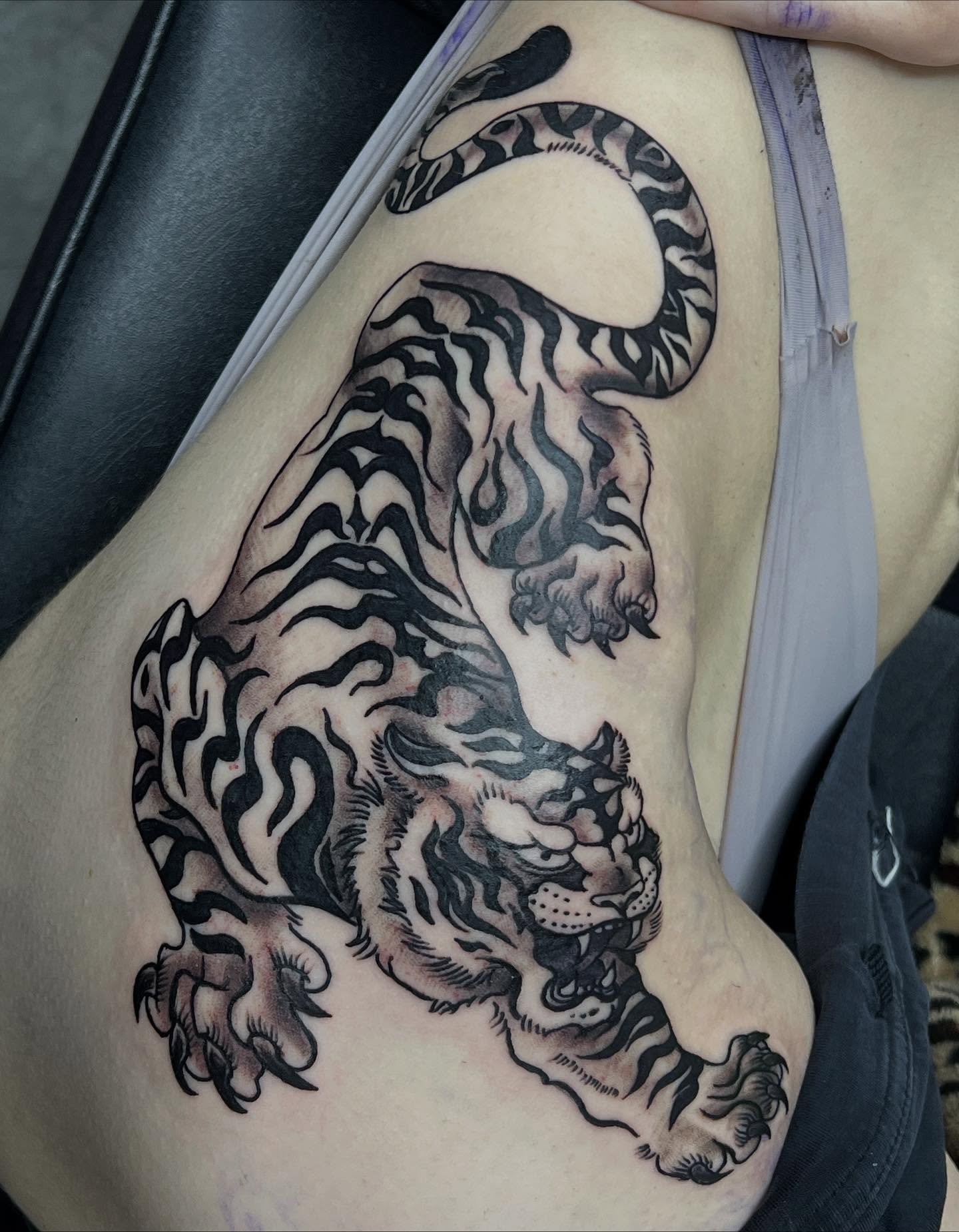 Tiger black and grey tattoo on the thigh by Sav
