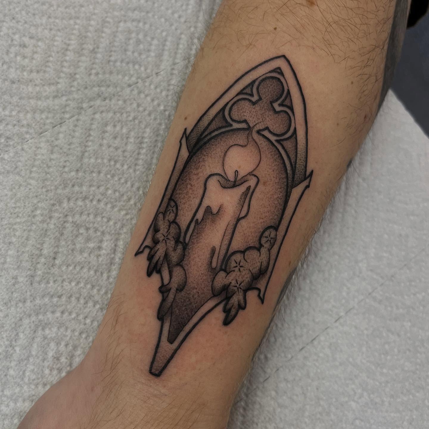 Tattoo by @ellmackk — black_and_grey