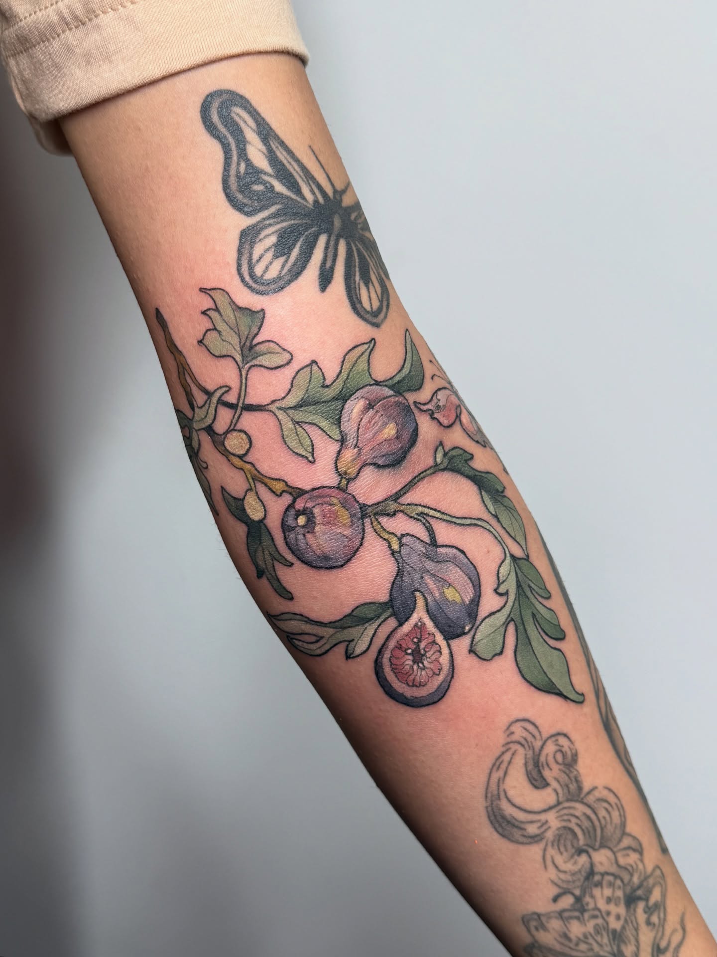 Tattoo by @scaledxwingstattoo โ realism