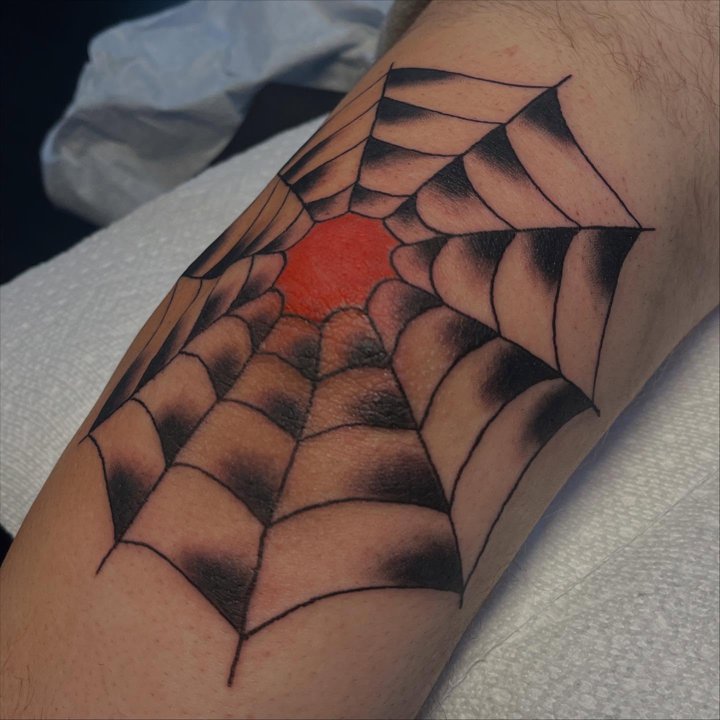 Tattoo by @sundaymassochist — geometric