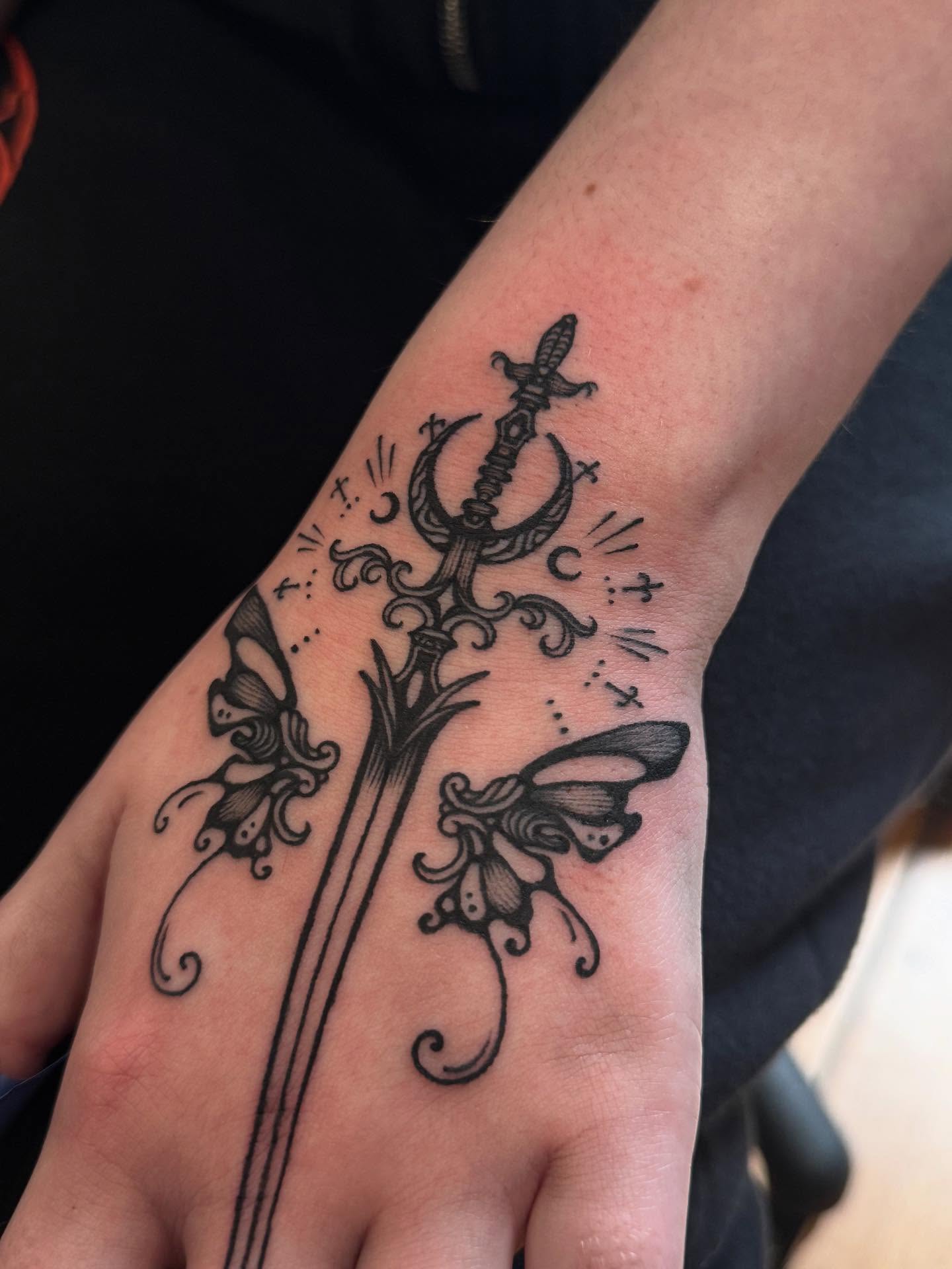 Tattoo by @hongma_tt โ black_and_grey, ornamental