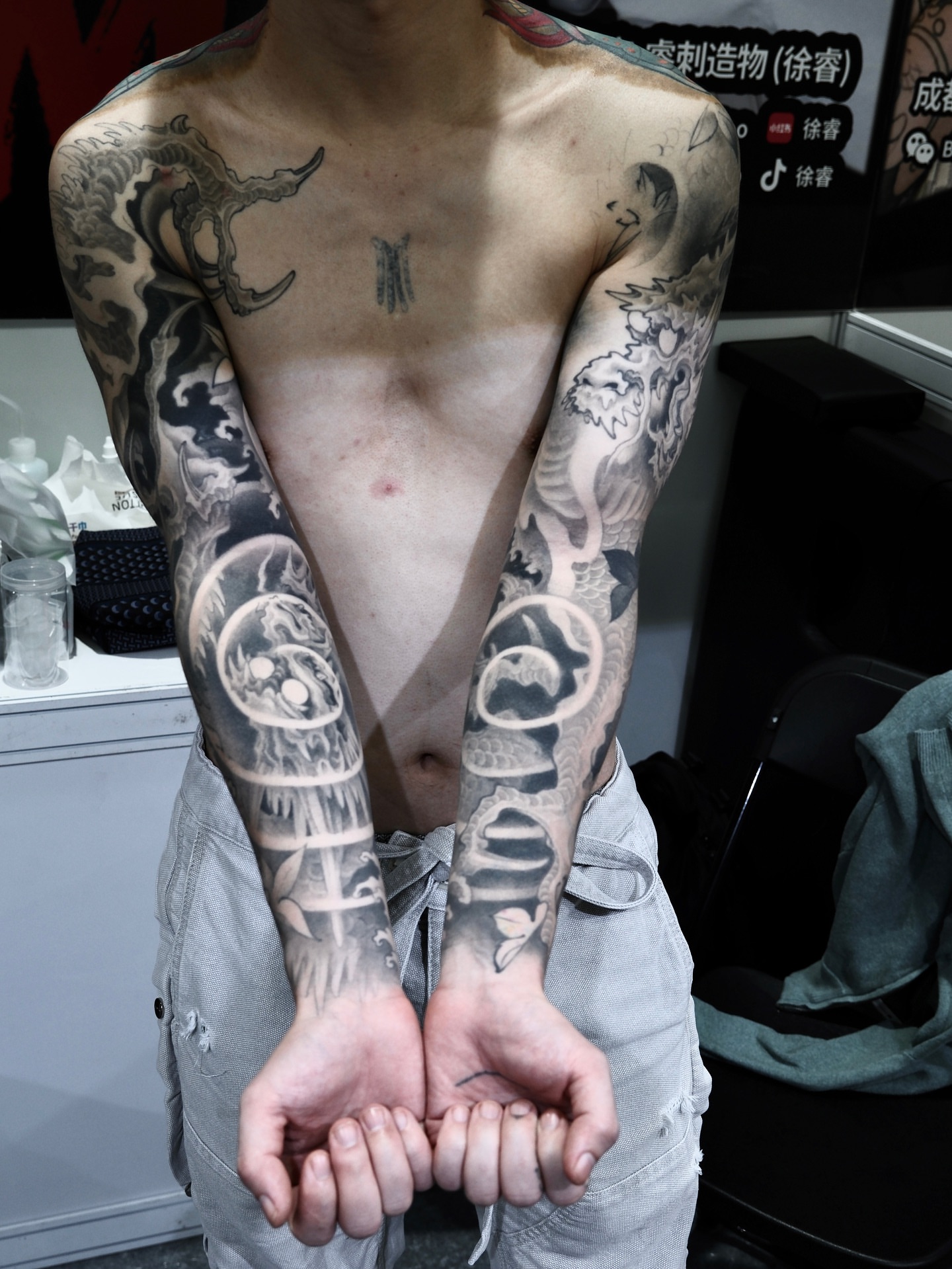 Dragon and clouds japanese irezumi tattoo on the upper arm by 睿刺造物