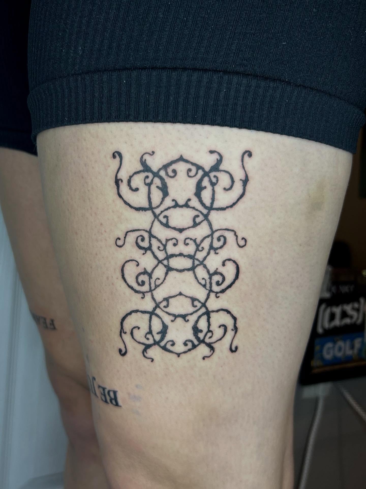 Scrollwork ornamental tattoo on the thigh by (isa)ac ૮₍ ˃̵ࡇ˂̵ ₎ა