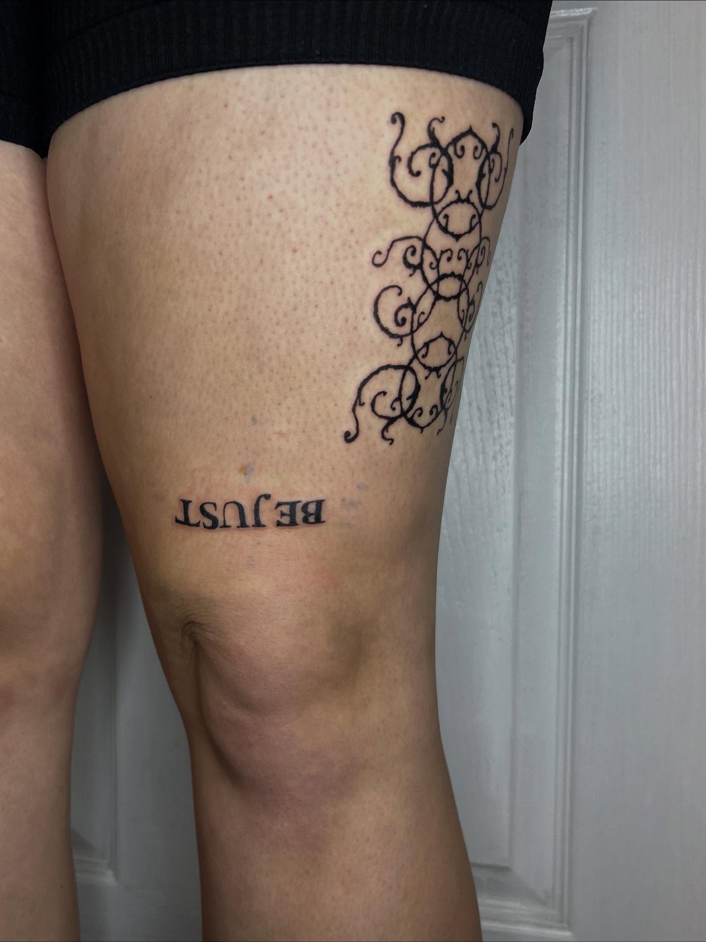 Scrollwork black and grey tattoo on the thigh by (isa)ac ૮₍ ˃̵ࡇ˂̵ ₎ა