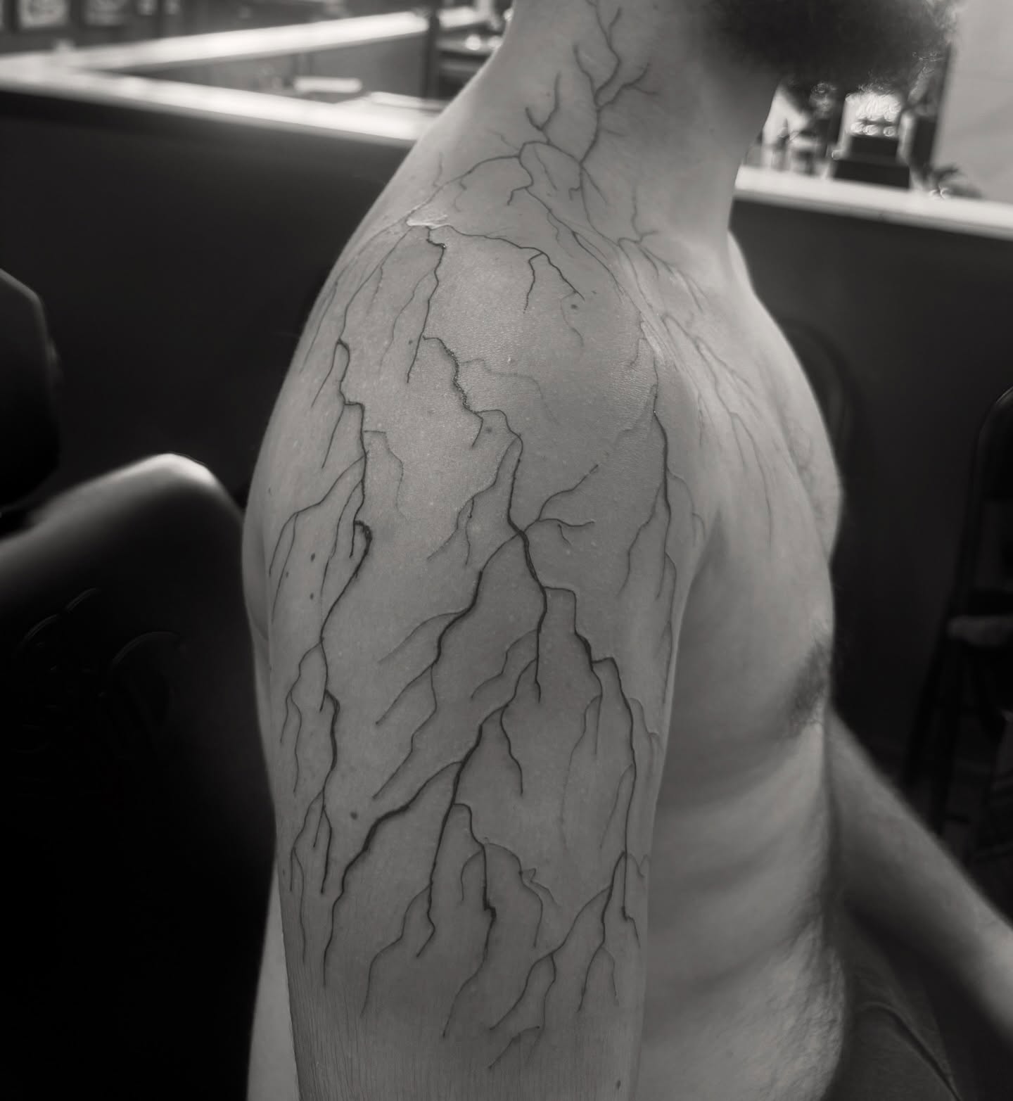 Veins black and grey tattoo on the shoulder by Lexy